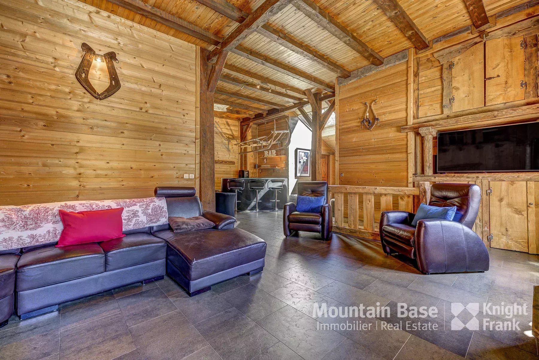 Photo of Renovated 6-Bedroom Farmhouse with Separate Apartment and Garden
