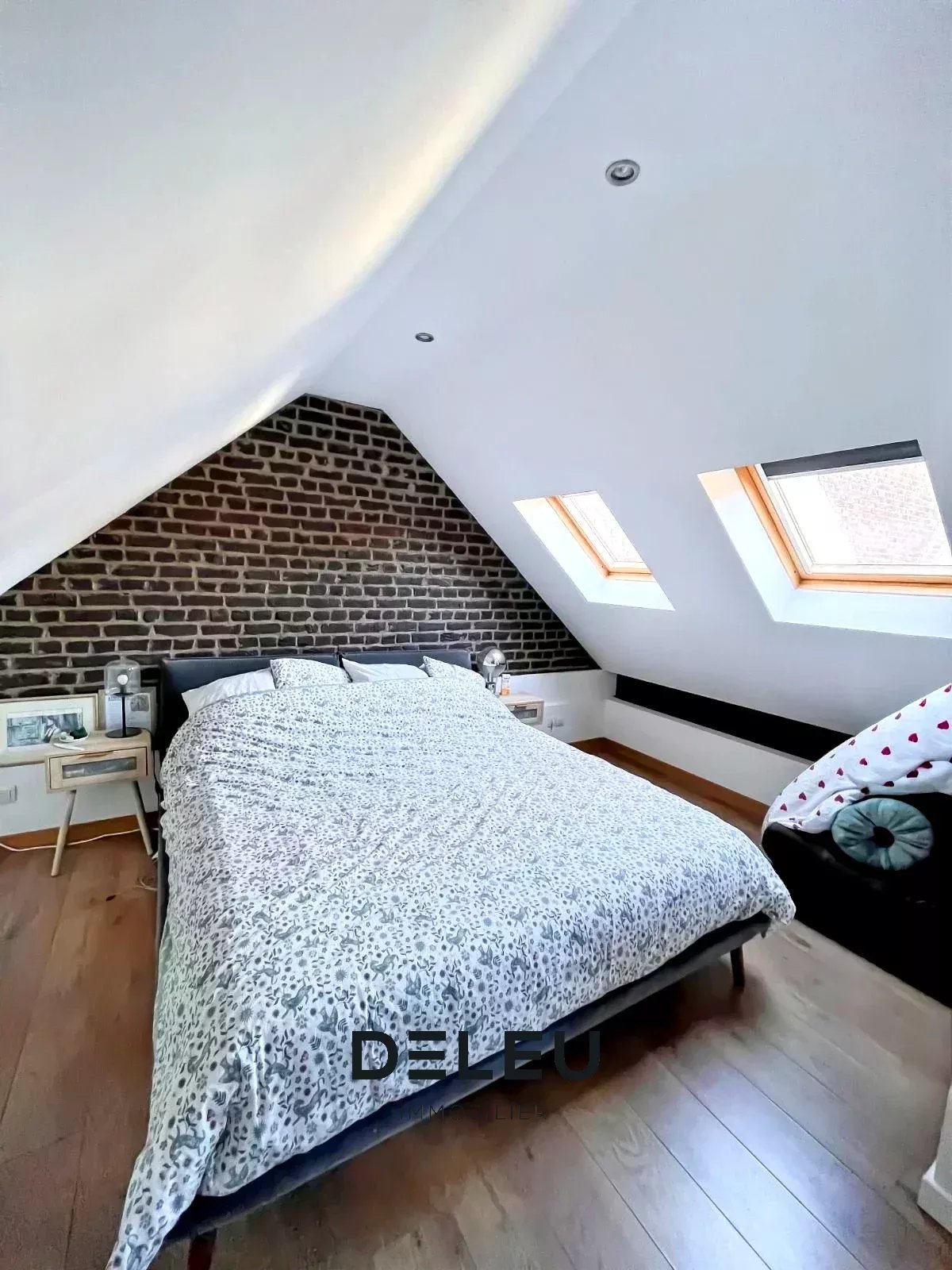 MAISON RÉNOVÉE AVEC 2 CHAMBRES, TERRASSE ET PARKING