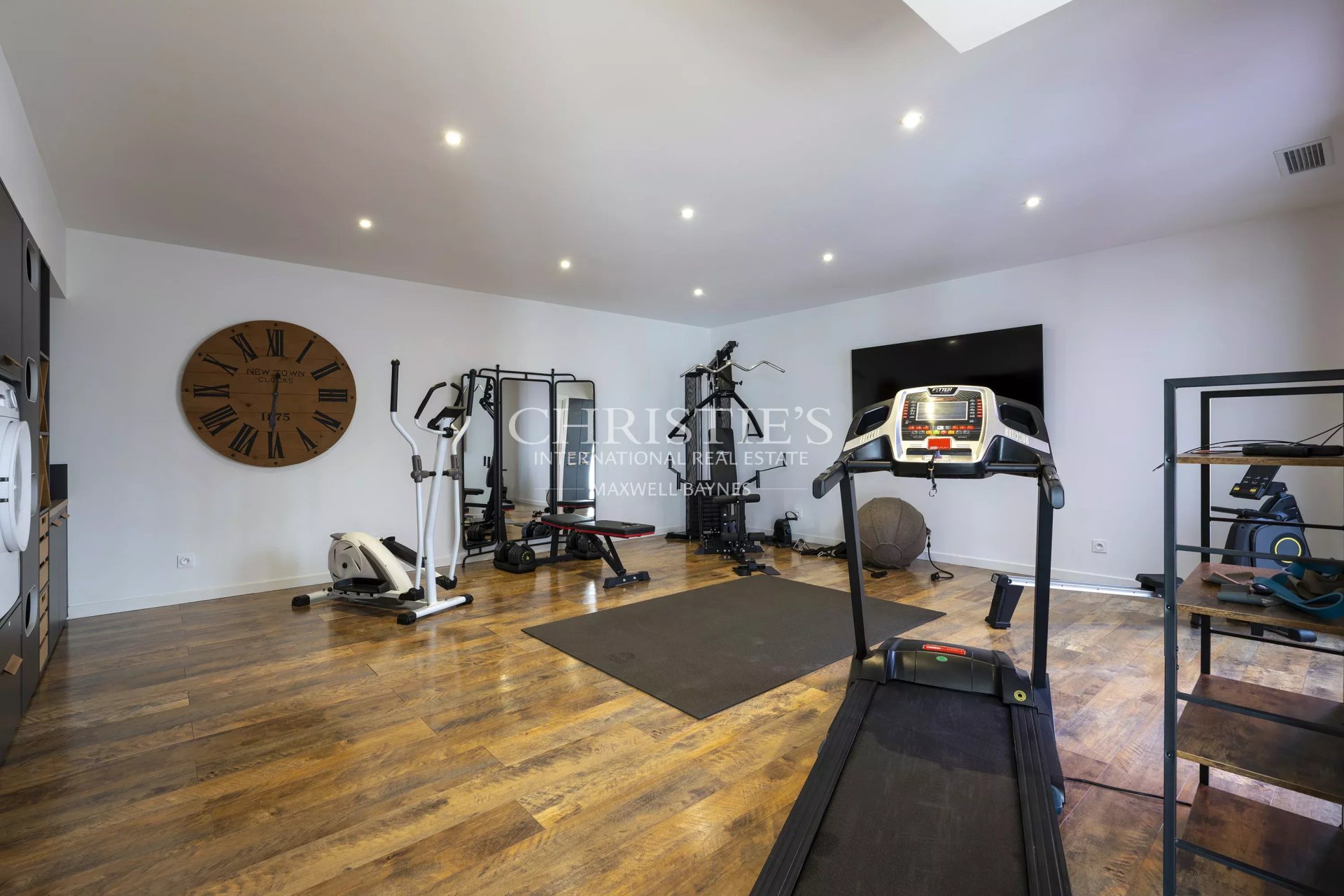 5 Bedroom Villa/Townhouse's Image 12