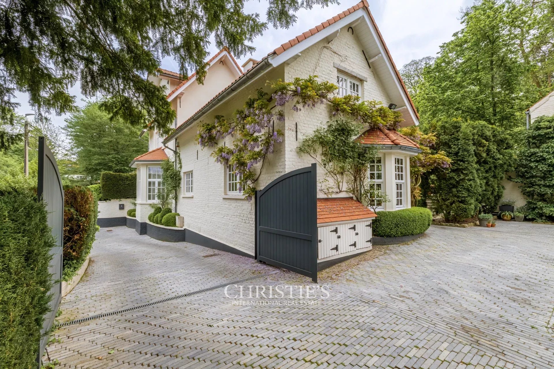 Lasne – Gerenoveerde cottagevilla uit 1925 met bijgebouw