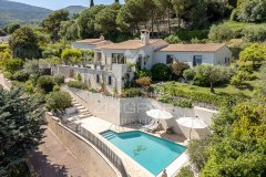 Tourrettes-sur-Loup: Charming Property with Panoramic sea View — photo 1 of 7