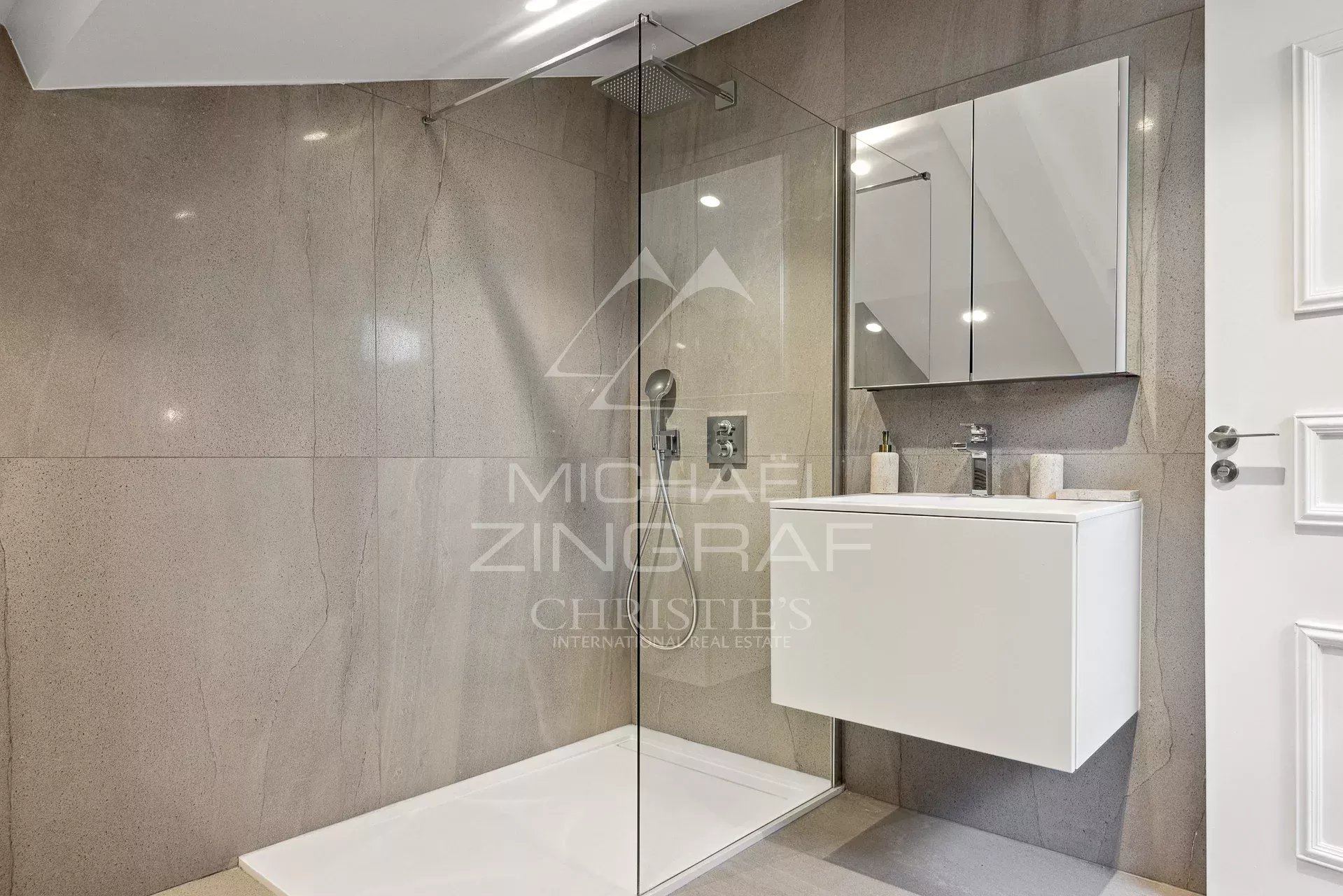 4 Bedroom Apartment/Flat's Image 8