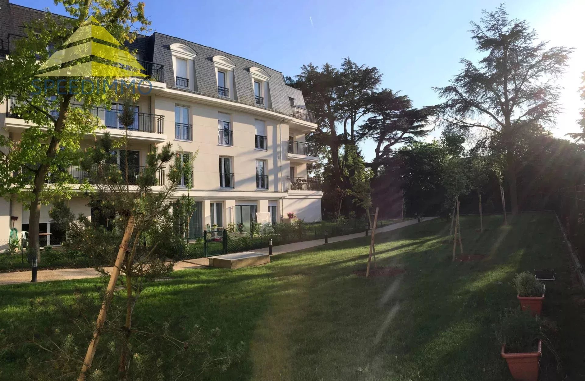 Appartement T2 avec Terrasse et Parking Intérieur