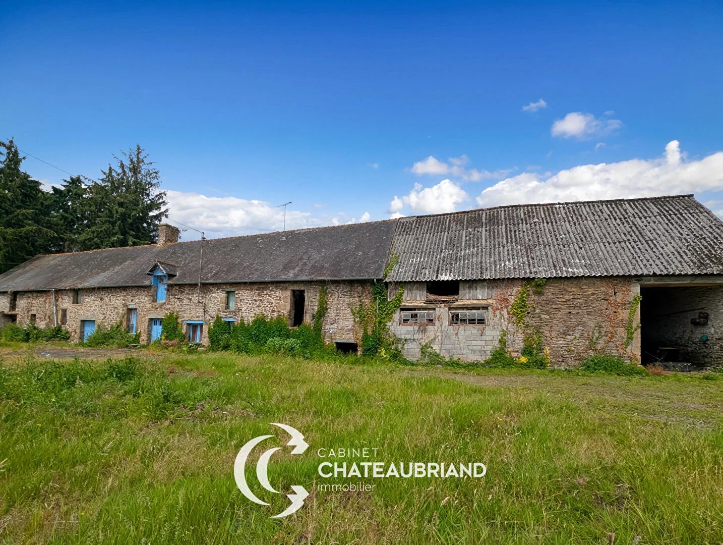A vendre  - Maison en Pierres 200m² A RENOVER - VAL COUESNON (35560)