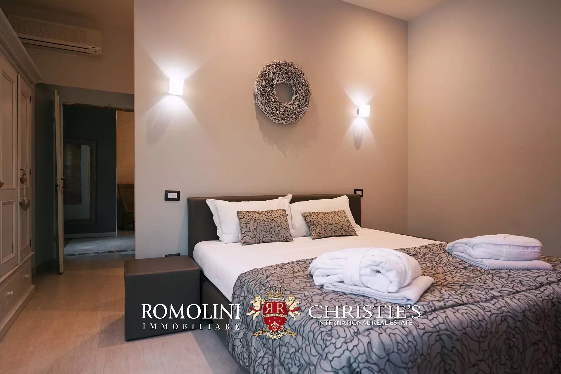 8 Bedroom Villa/Townhouse's Image 67