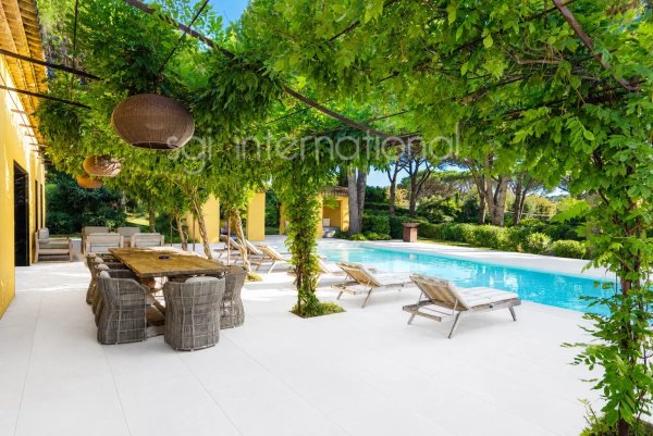 Luxury Villa Saint-Tropez: 5-Bed Family Estate with Pool and Park — photo 6