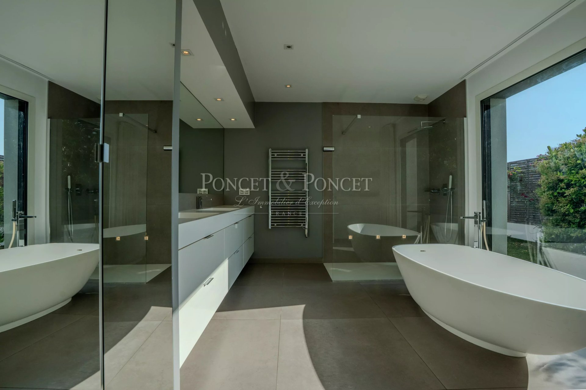 6 Bedroom Villa/Townhouse's Image 9