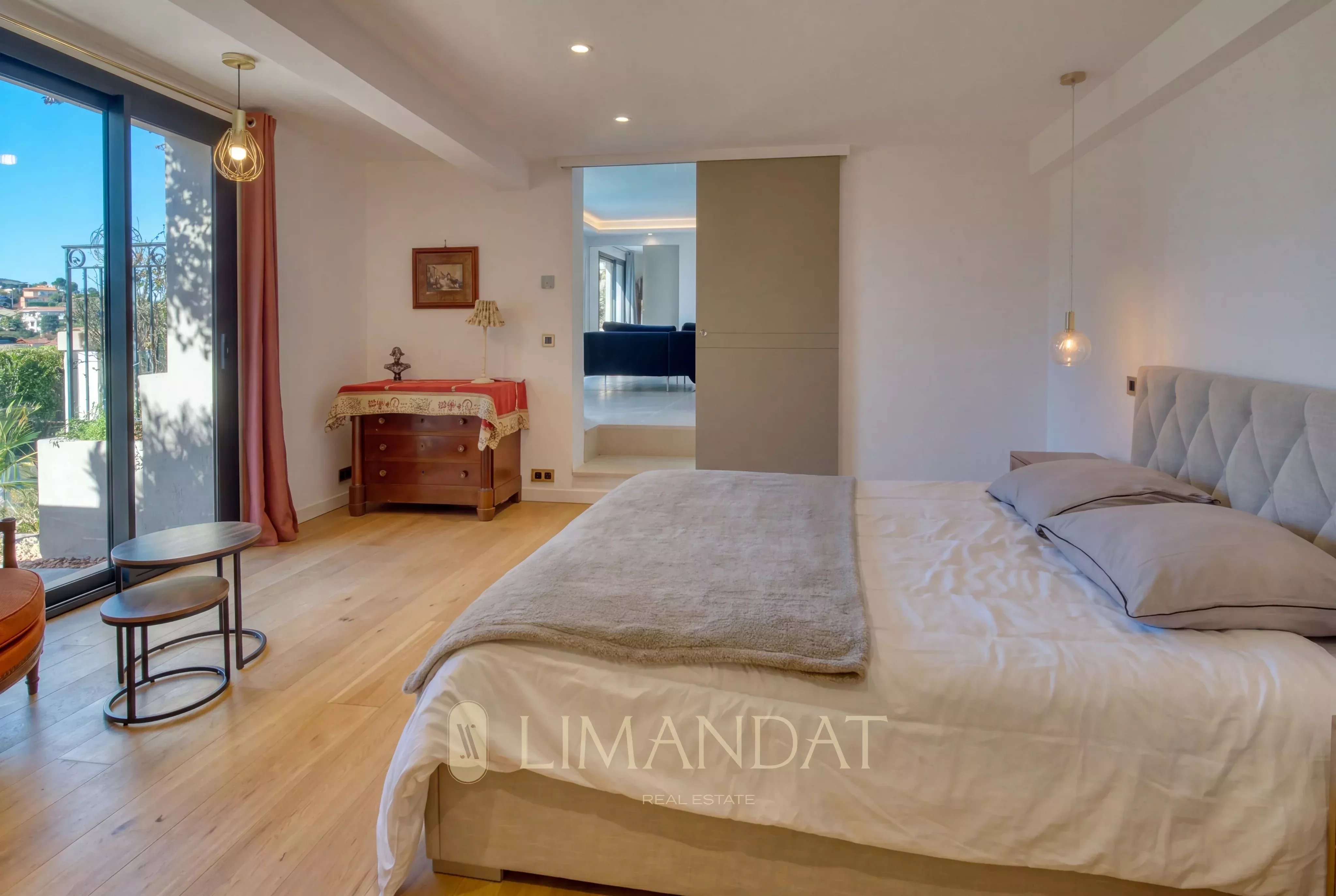 Mougins - Villa 560 m² - 6 suites - Swimming pool - Land 2200 M²