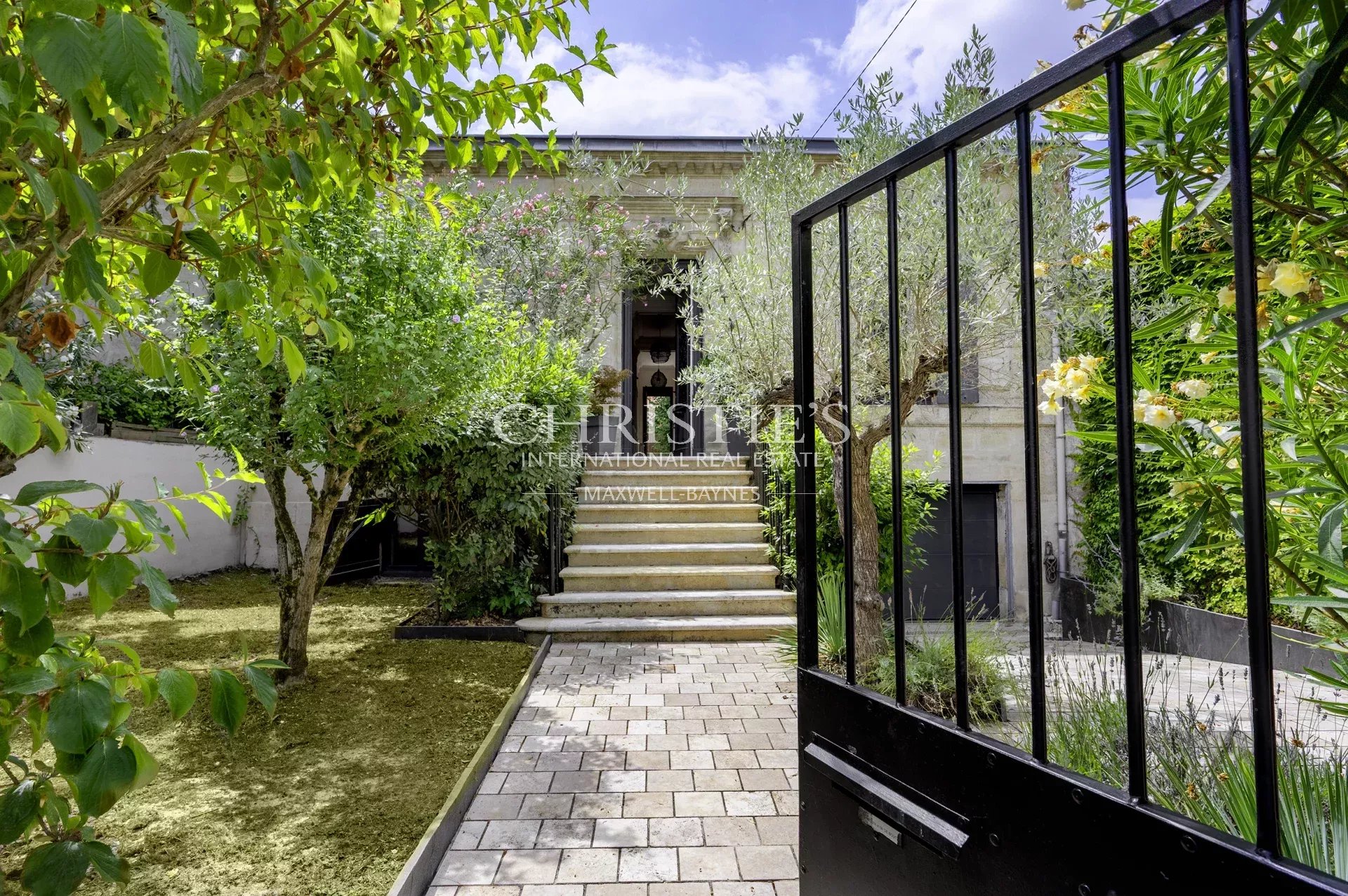 4 Bedroom Villa/Townhouse's Image 4