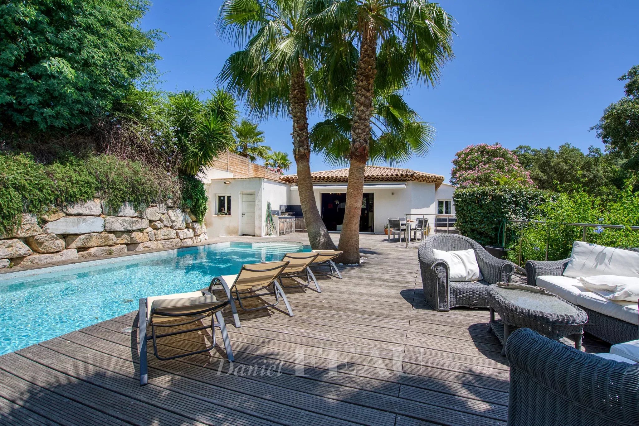 Cavalaire – A 5-bed villa with a swimming pool