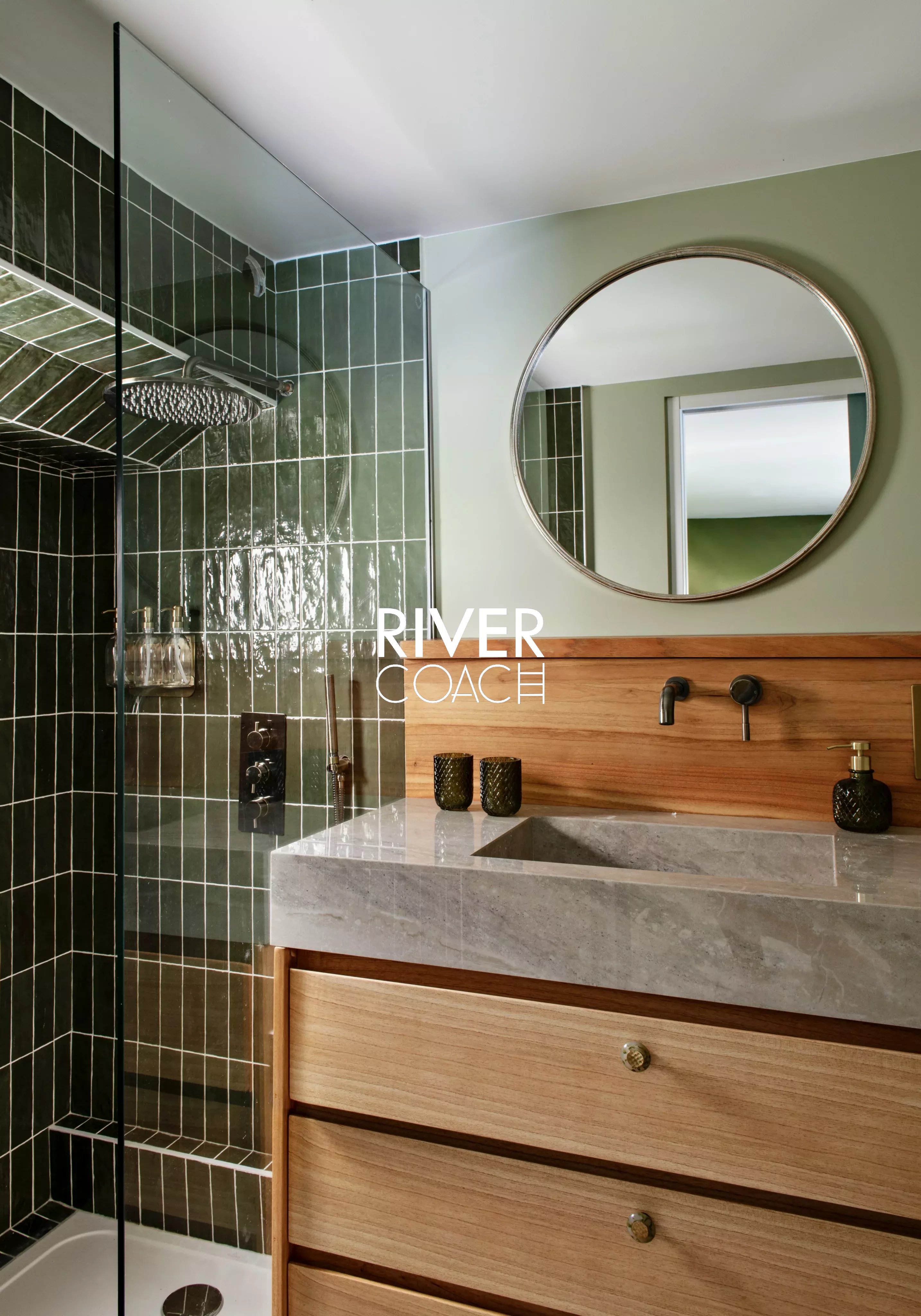 Péniche d'exception dans un écrin de verdure