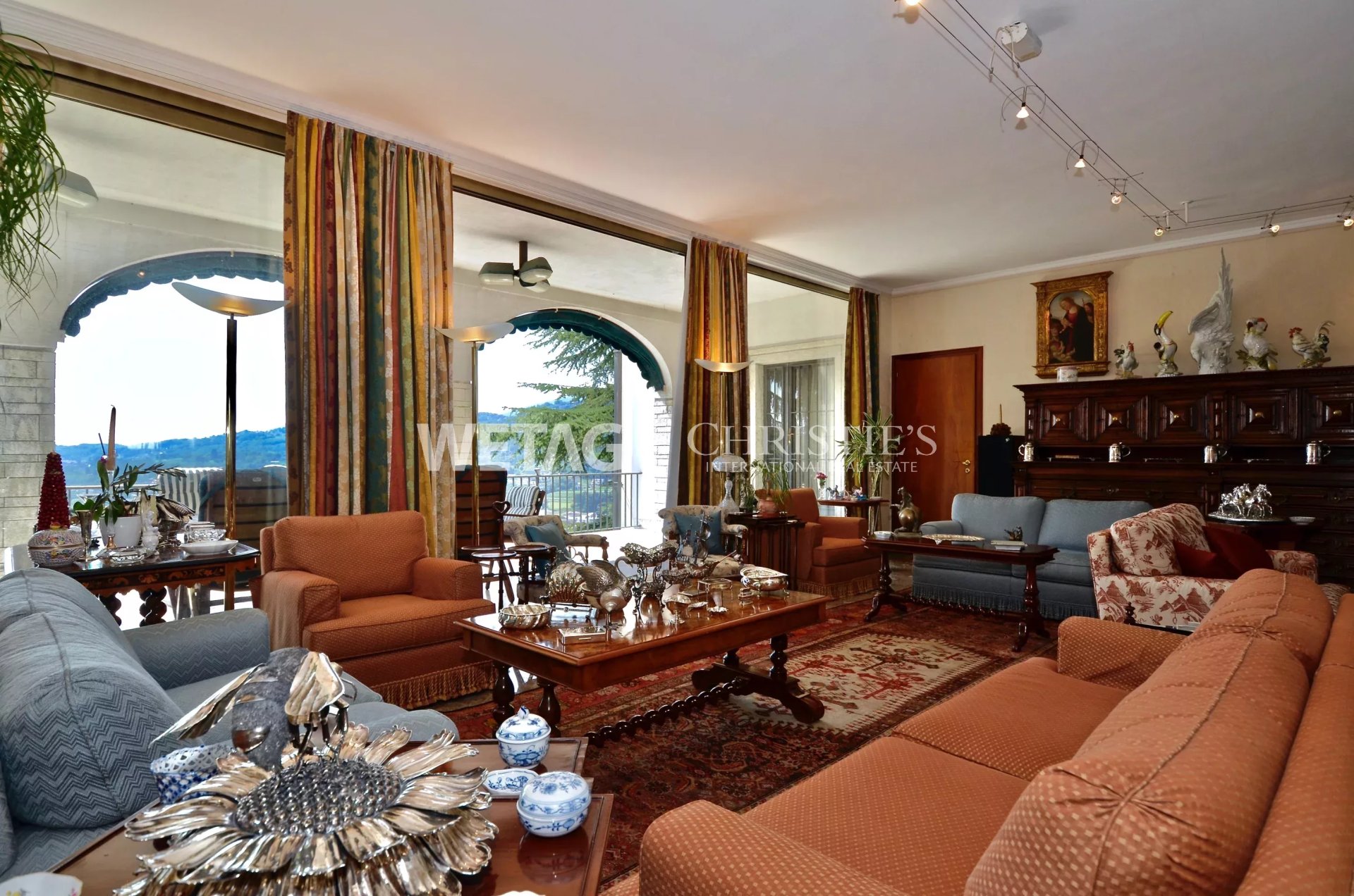 8 Bedroom Villa/Townhouse's Image 3
