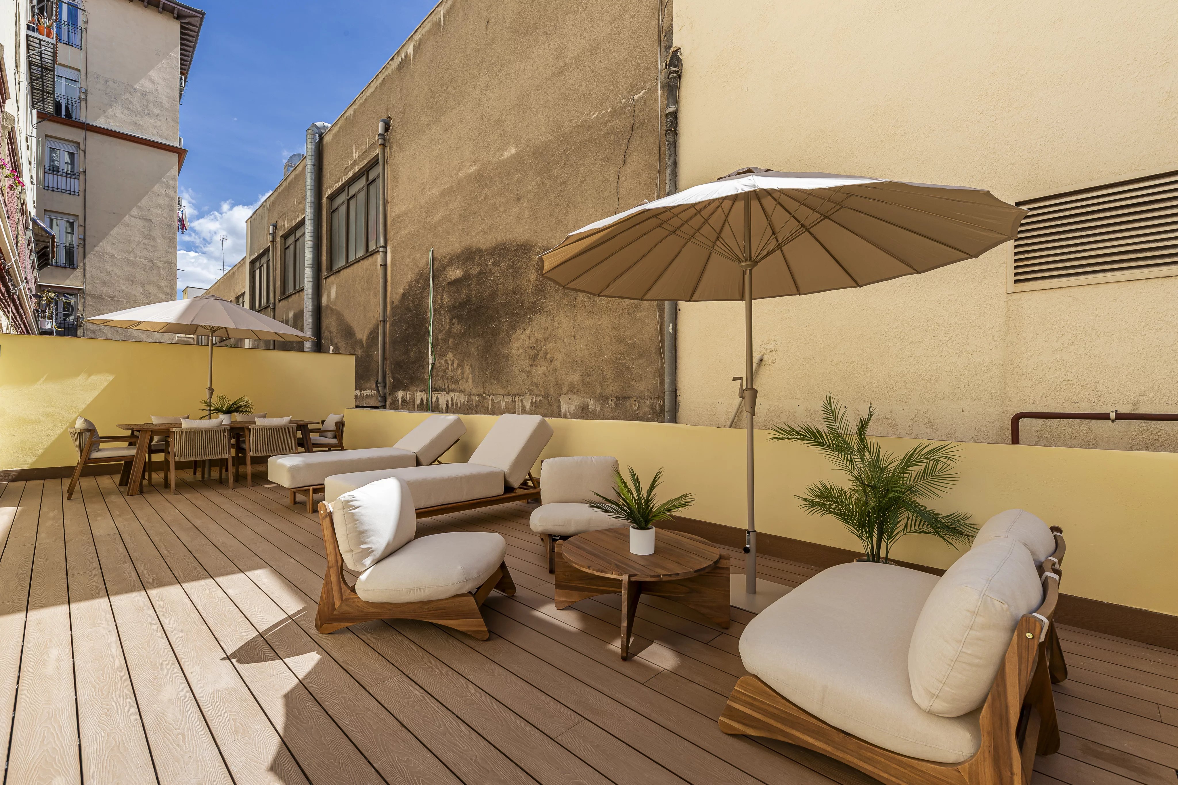 Elegant 2-Bed Apartment with Terrace in Chamberí