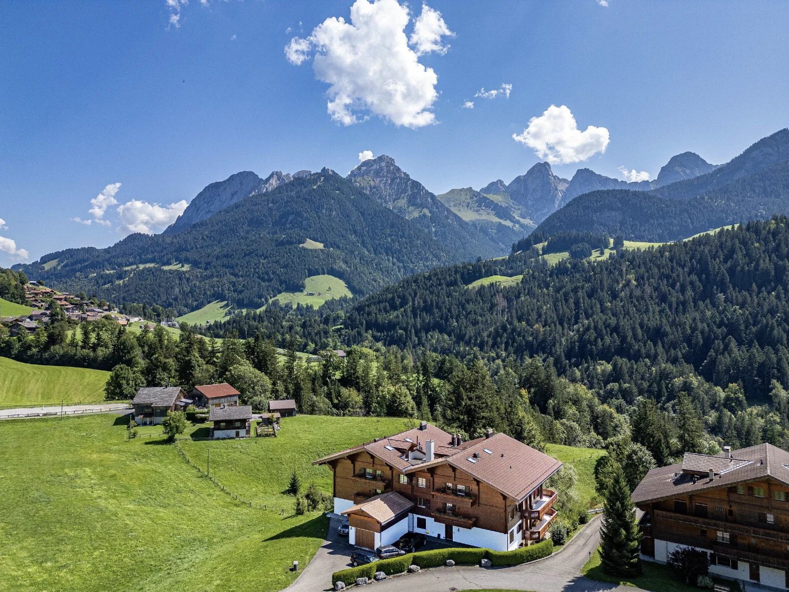 Sublime appartement de luxe et panoramique à quelques minutes de Gstaad