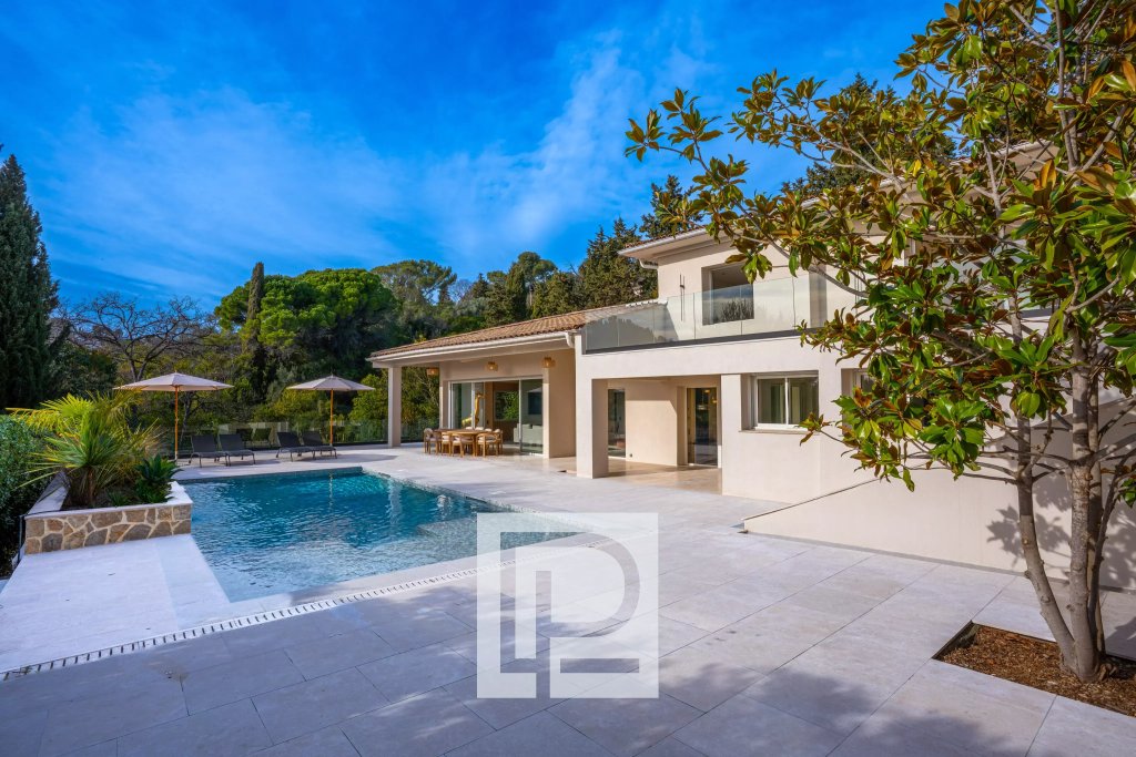Villa for sale in Mougins — Stunning contemporary villa in Mougins