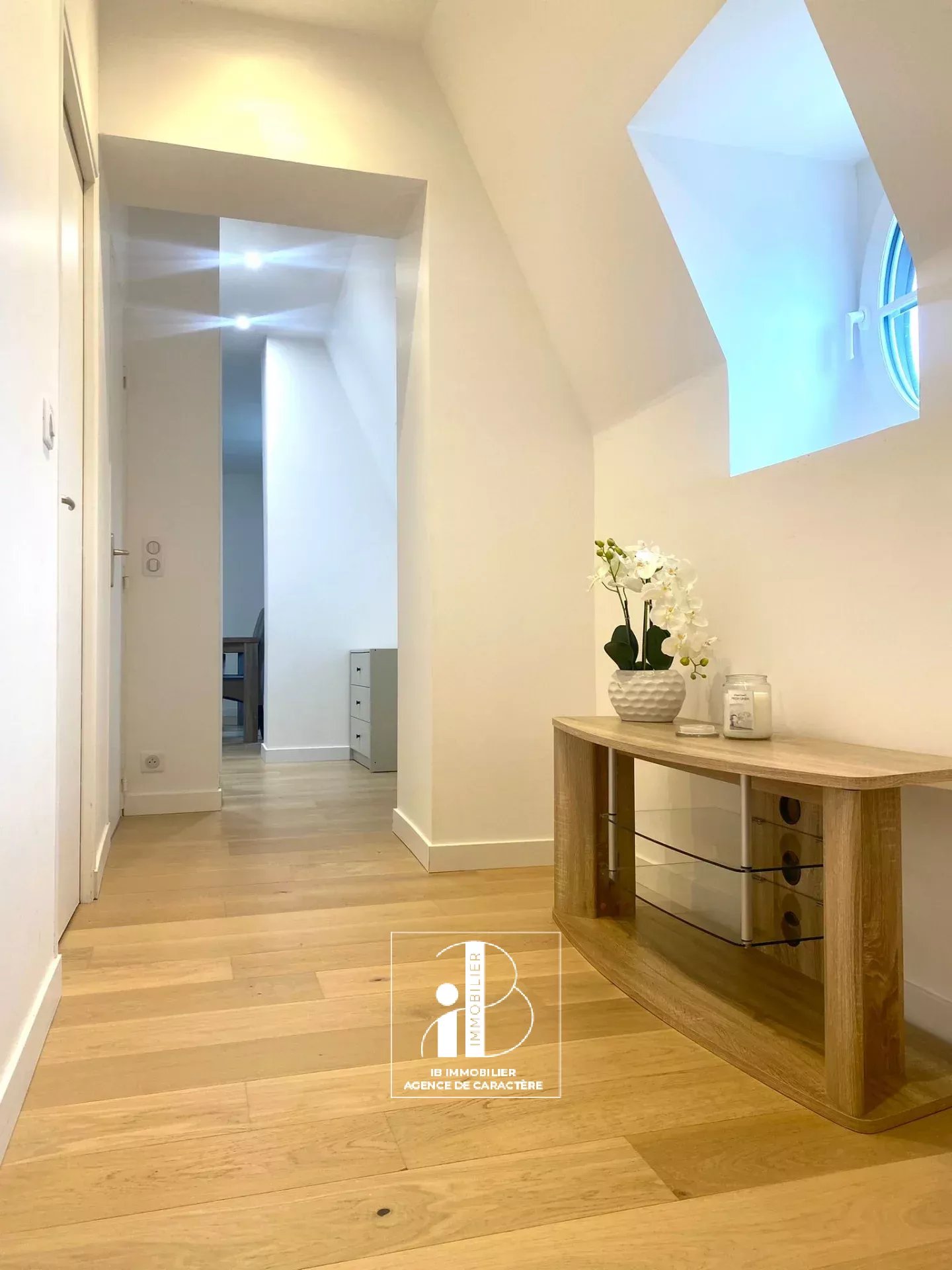 FONTAINEBLEAU NEAR CITY CENTER - INTERNATIONAL COLLEGE AND LYCÉE - PRIVATE Mansion XVIIIth.