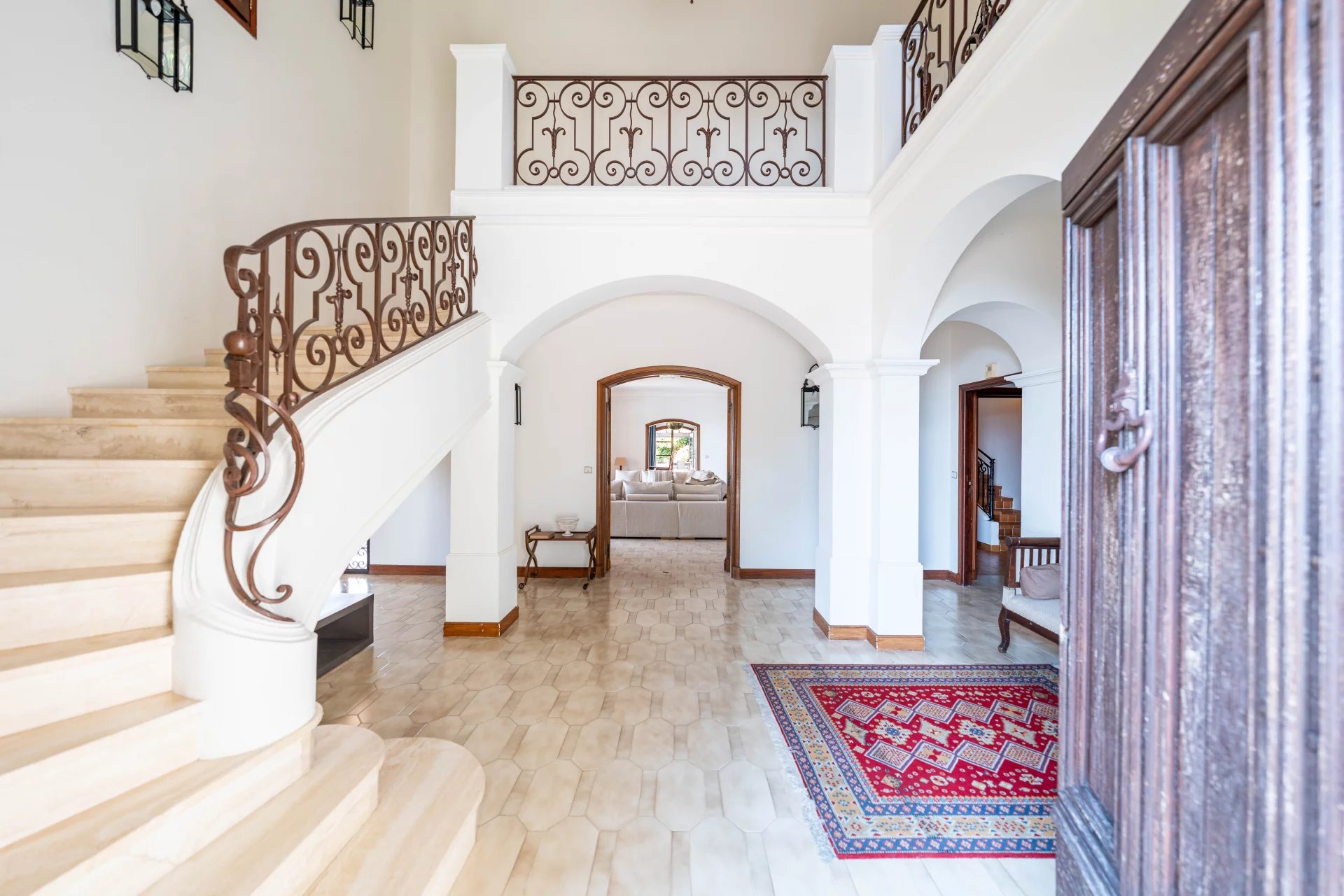  Image of Villa - 12 Bedrooms for Sale in Alpes-Maritimes-Grasse-France, Image 10