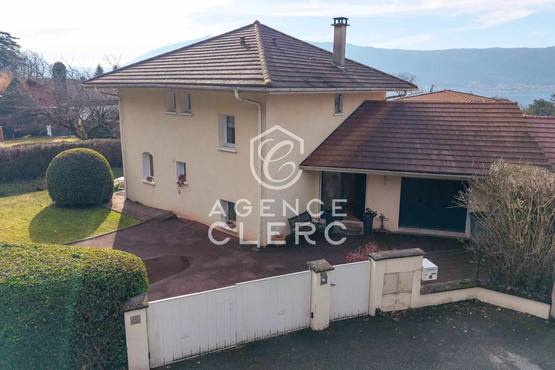 4 Bedroom Villa/Townhouse's Image 9