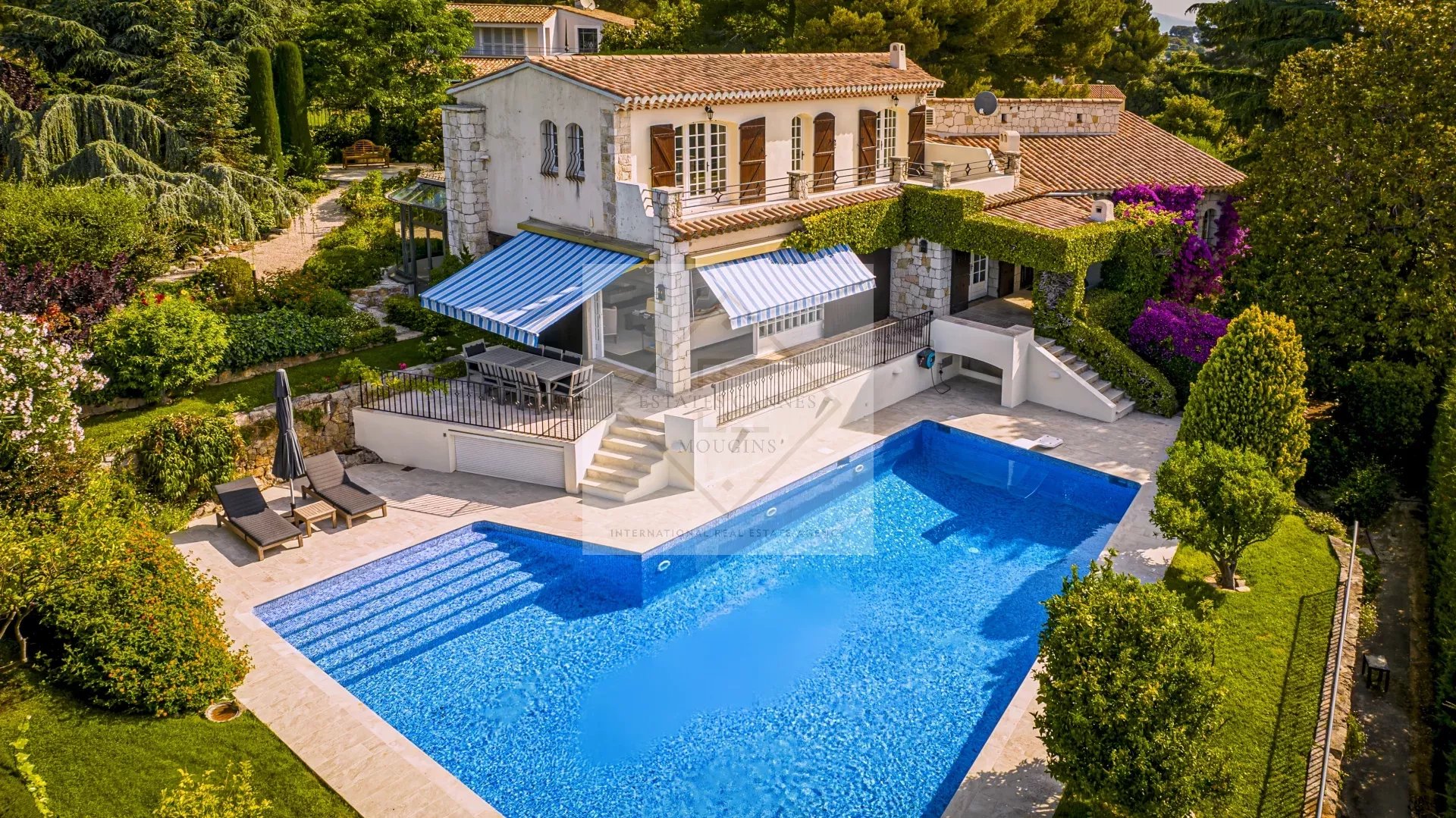 Élégante maison en pierre rénovée – Charme provençal près du Cap d’Antibes — photo 9