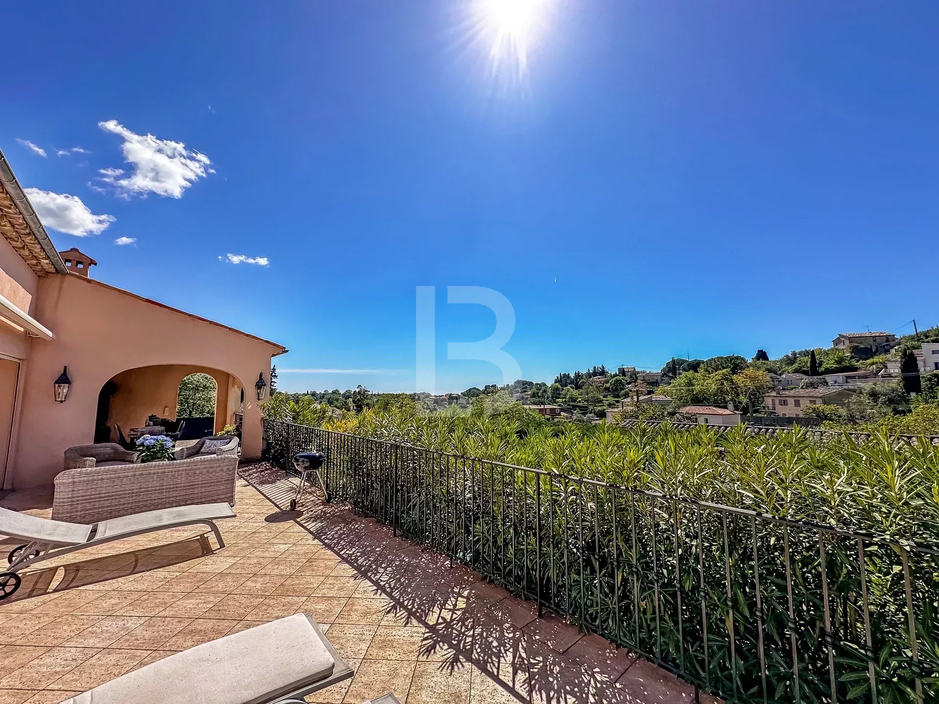 A vendre au Rouret, élégante maison familiale à proximité du village