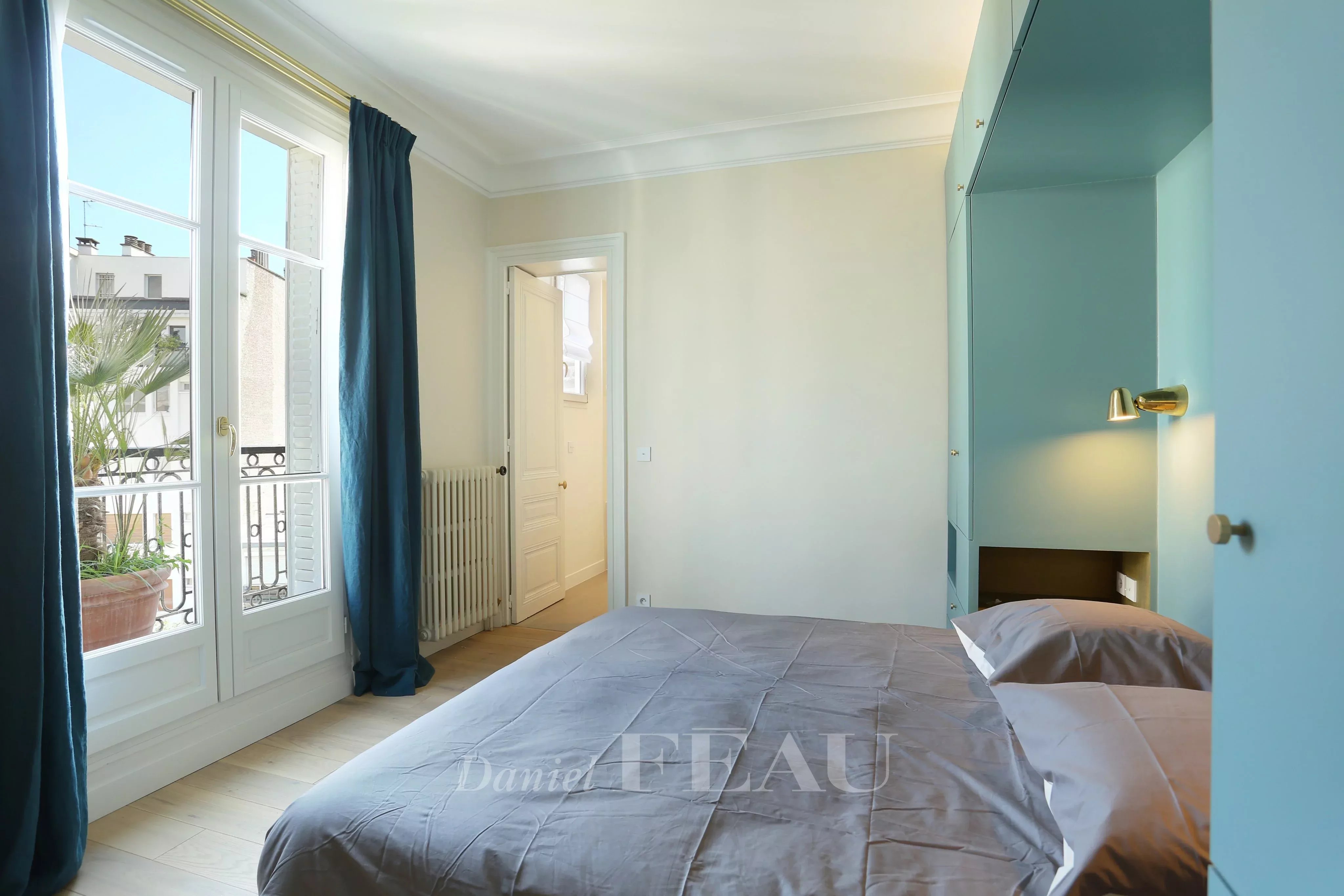 Bedroom, wood floors