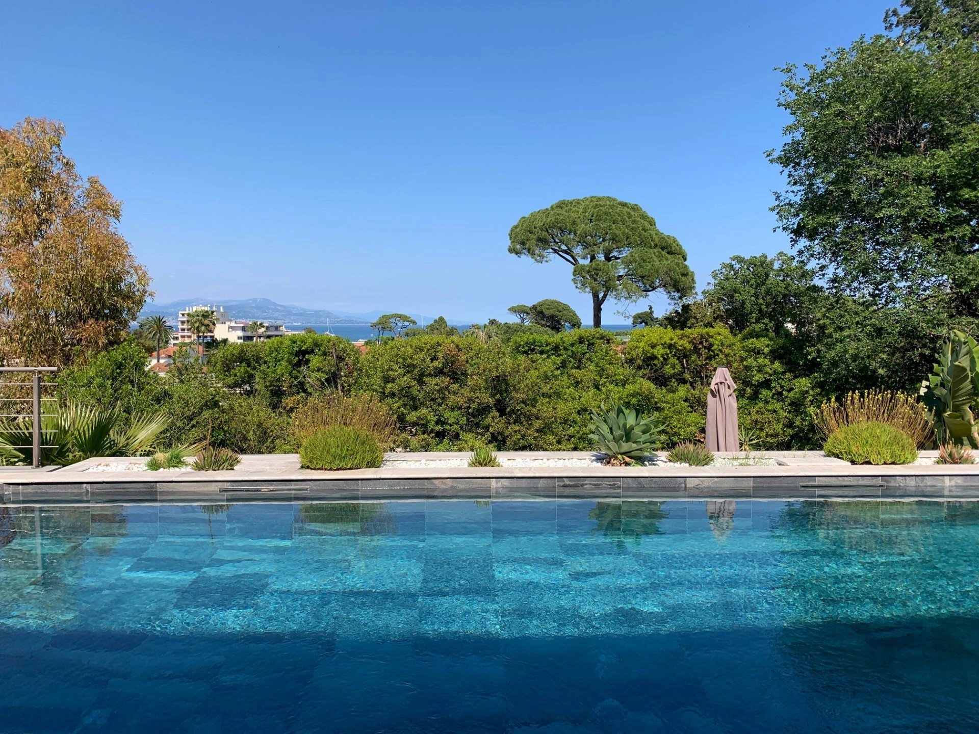 Belle villa contemporaine dans un domaine fermé