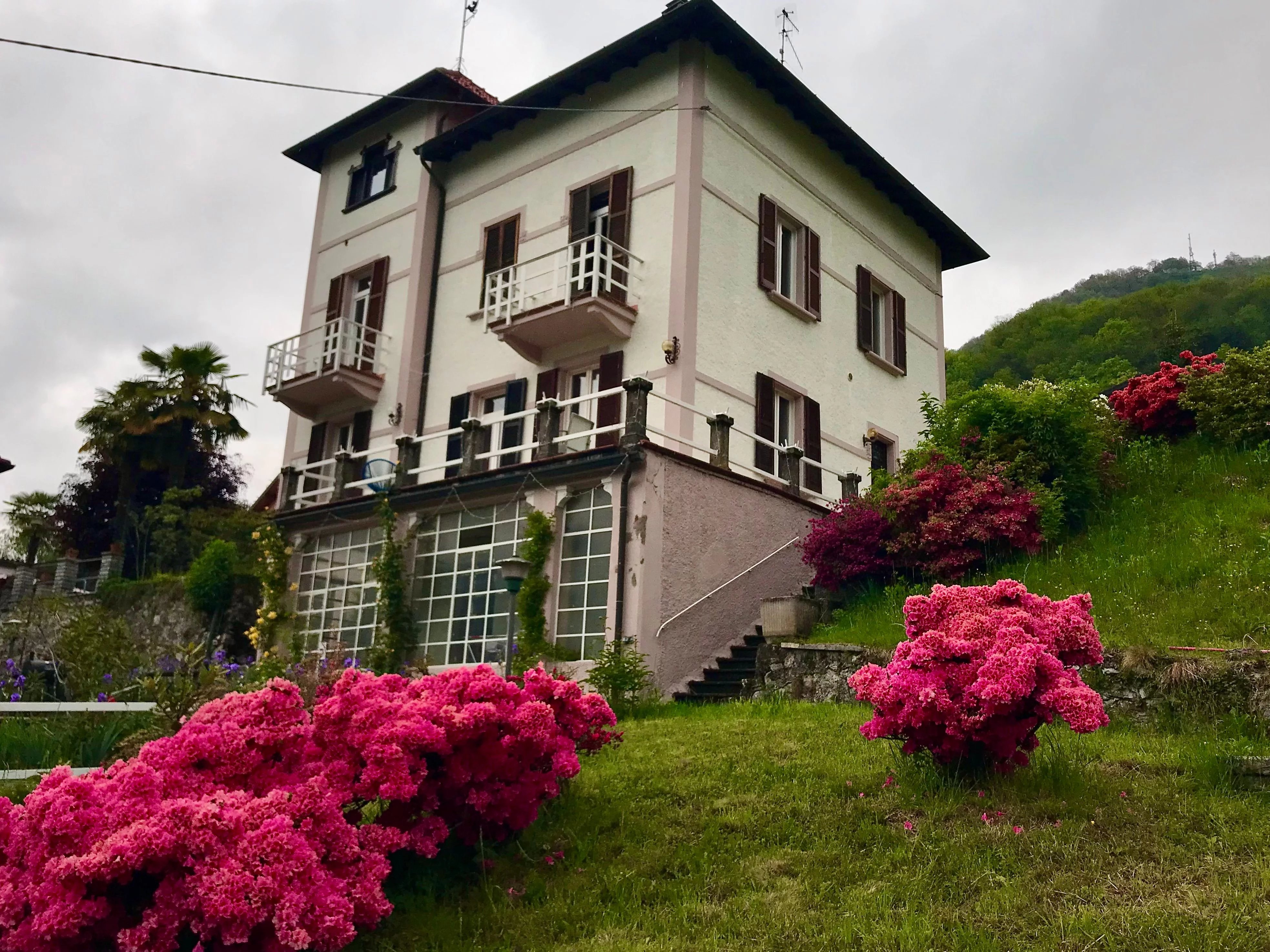 Large villa with 3000 garden