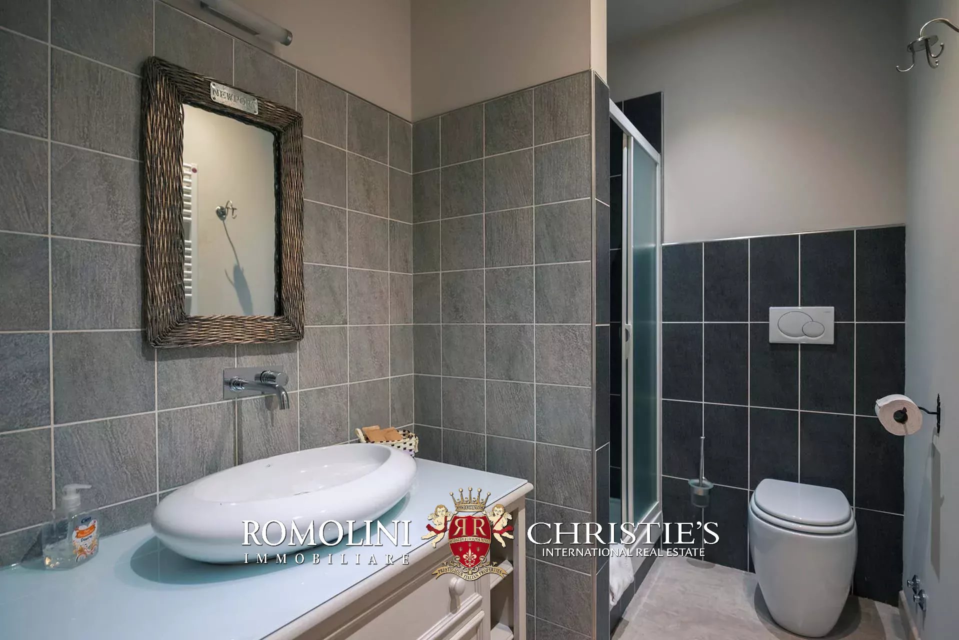 8 Bedroom Villa/Townhouse's Image 80