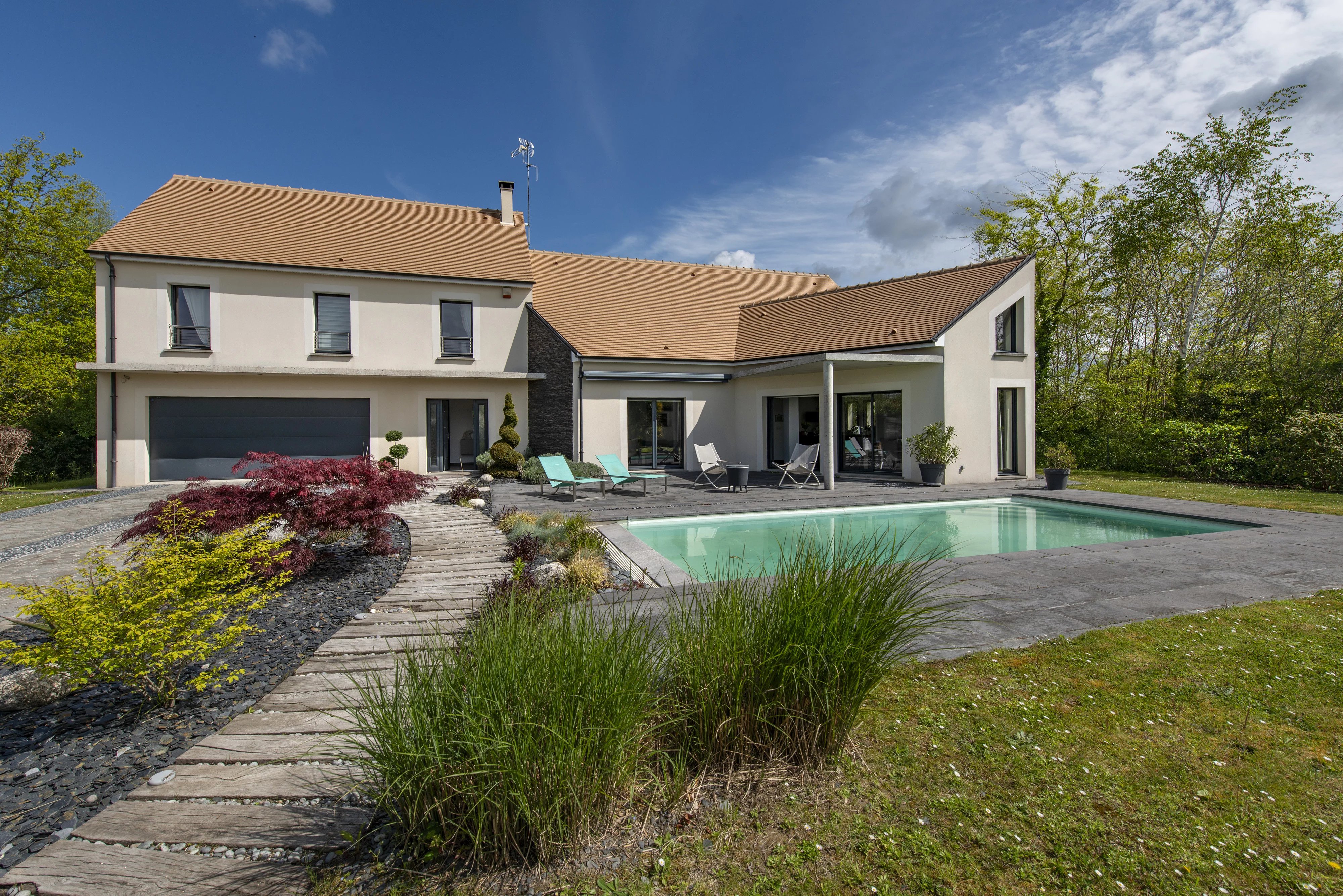 VILLA CONTEMPORAINE AVEC PISCINE