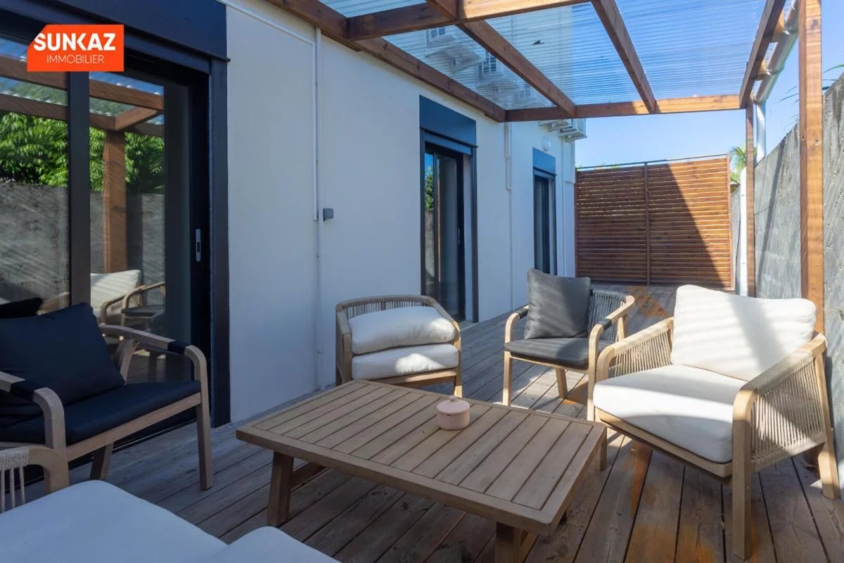 A louer  SAINT PIERRE - Centre ville - Appt F4 meublé - Loyer 2 000  CC  - Dispo le 24/06/2025
