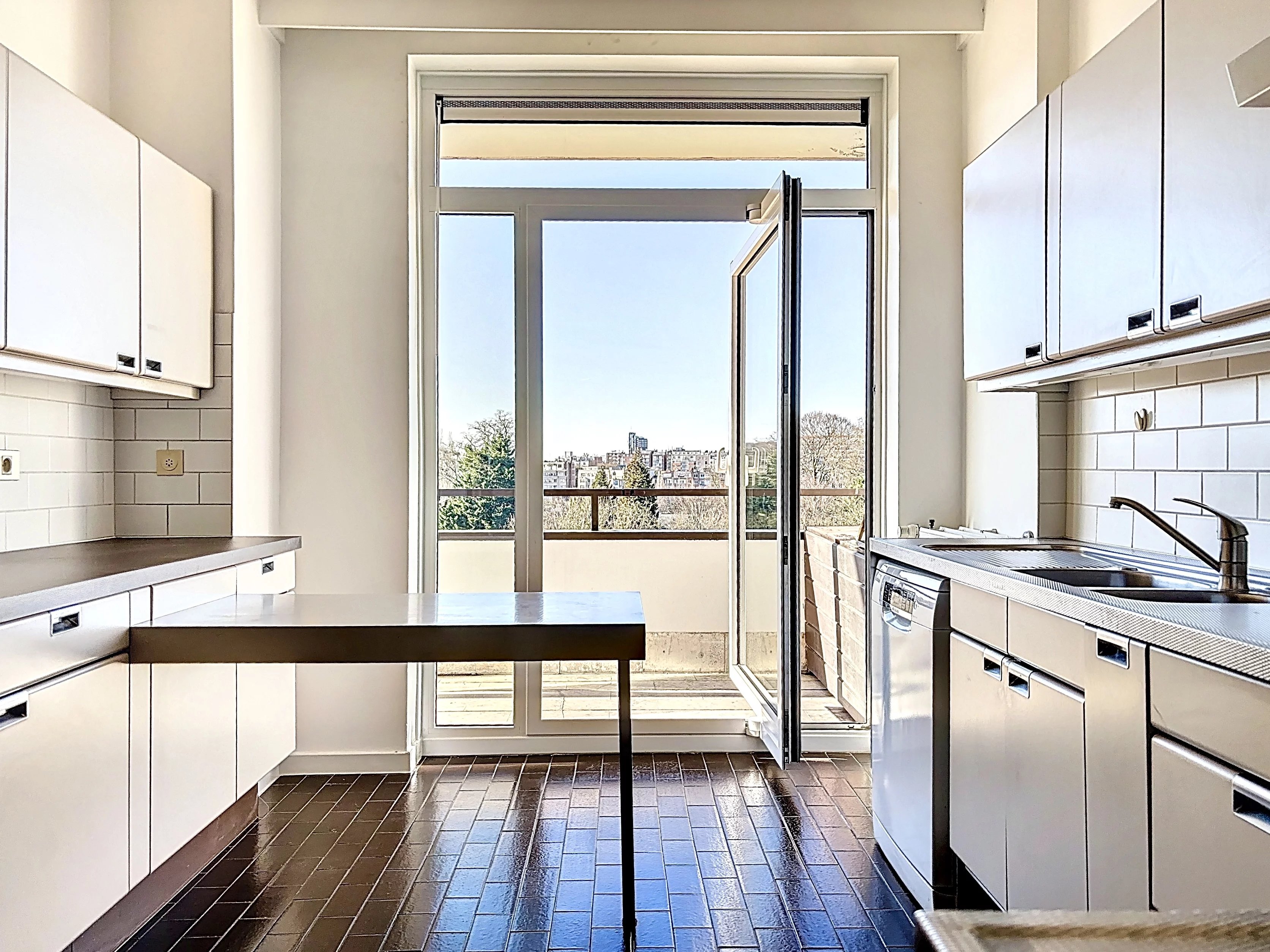 Appartement 3 chambres, terrasses, 2 garages