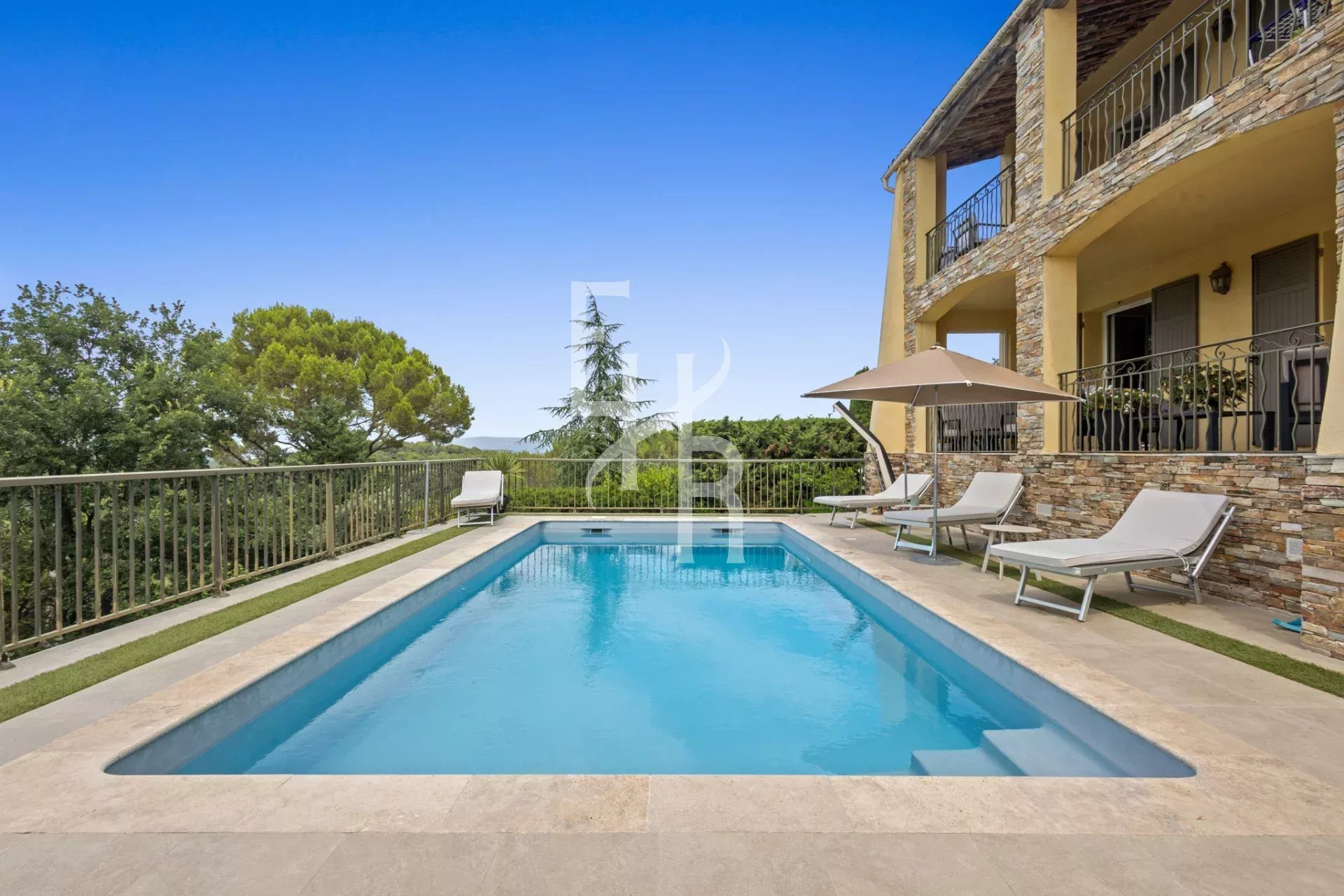 Villa 8 P, vue panoramique à Vallauris