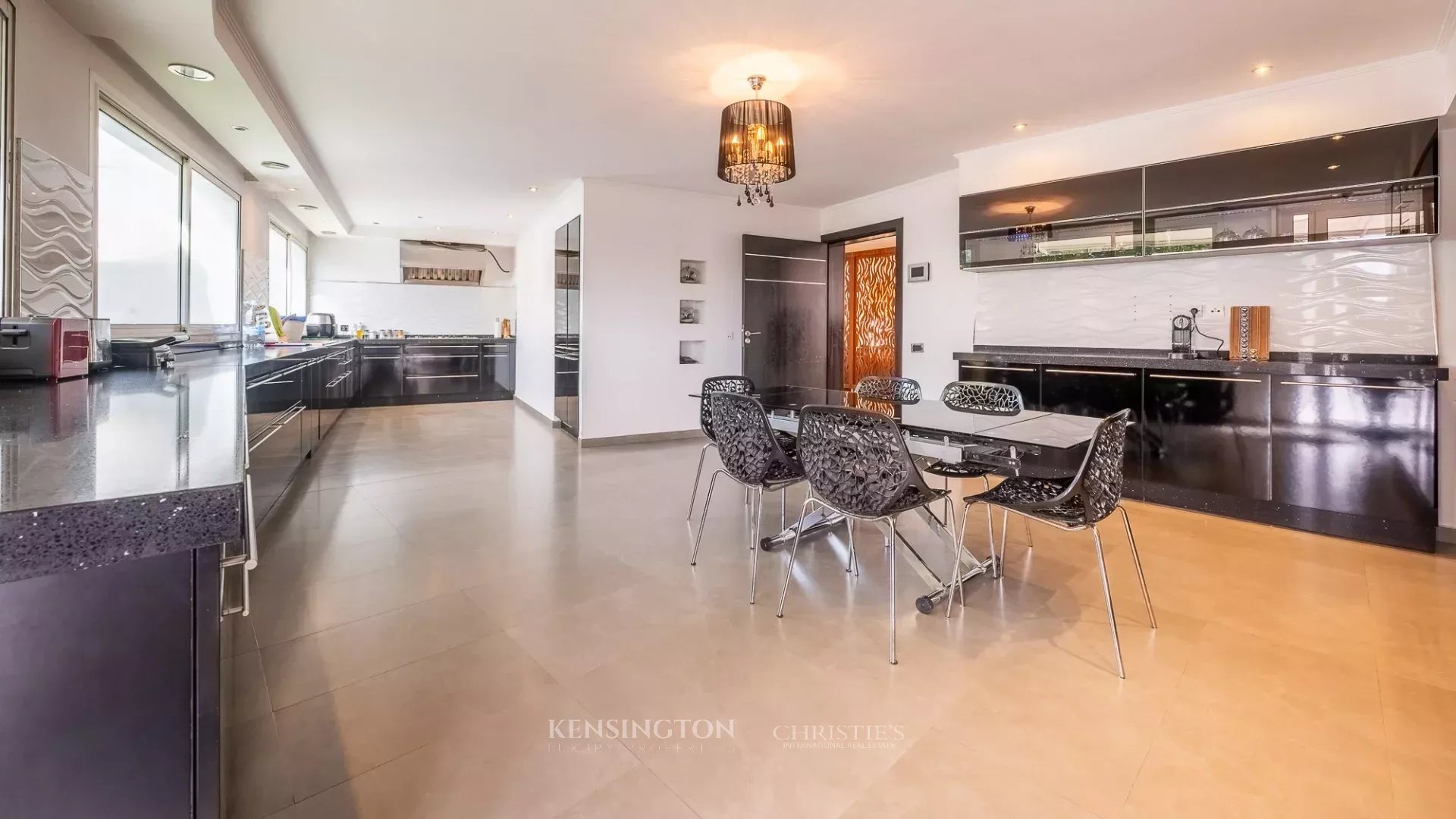 5 Bedroom Villa/Townhouse's Image 13