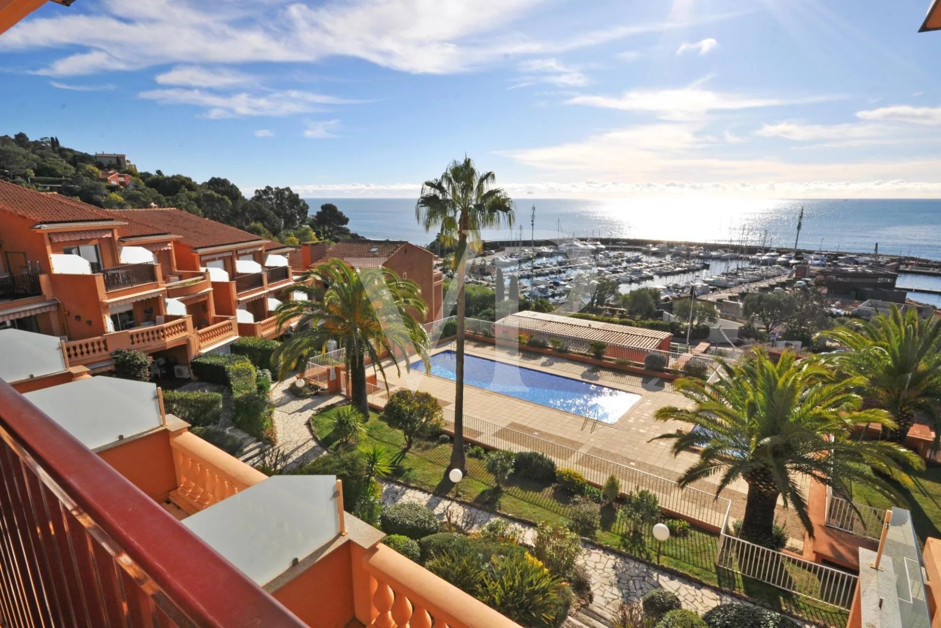 South Facing Sea View Apartment by the Port and Beach