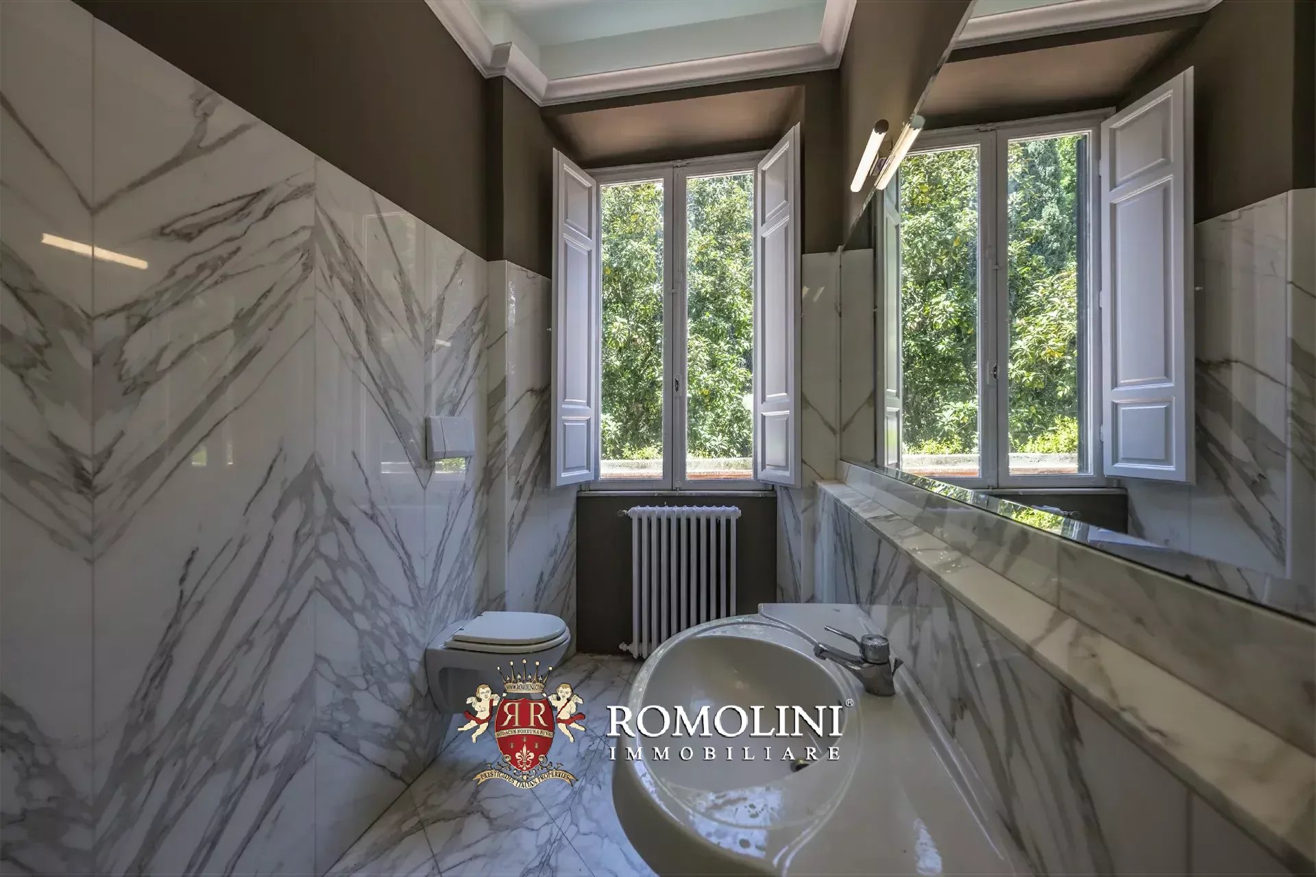 8 Bedroom Villa/Townhouse's Image 46