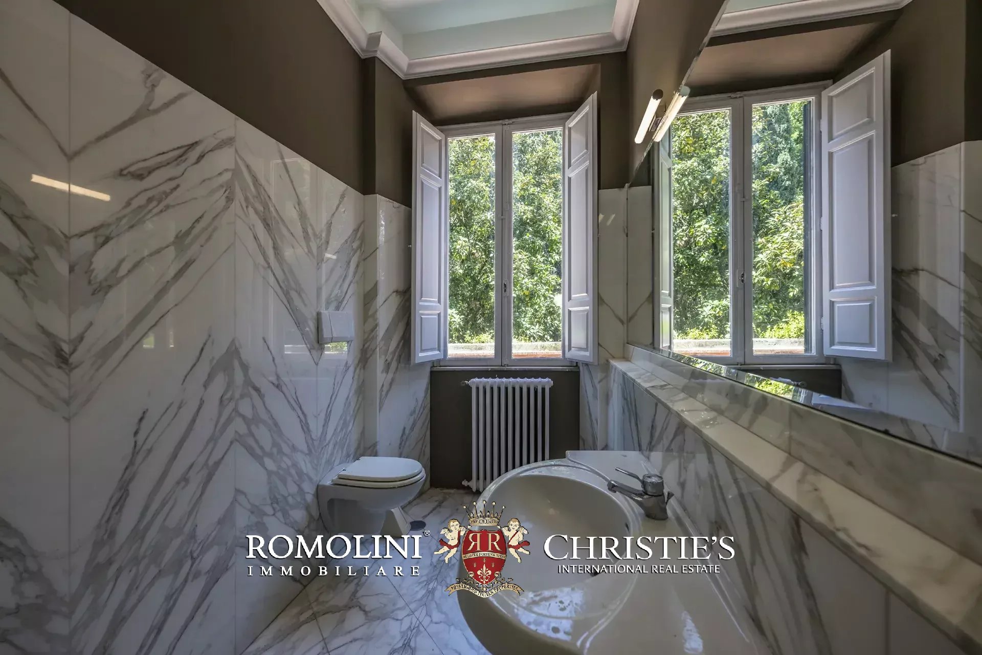 8 Bedroom Villa/Townhouse's Image 46