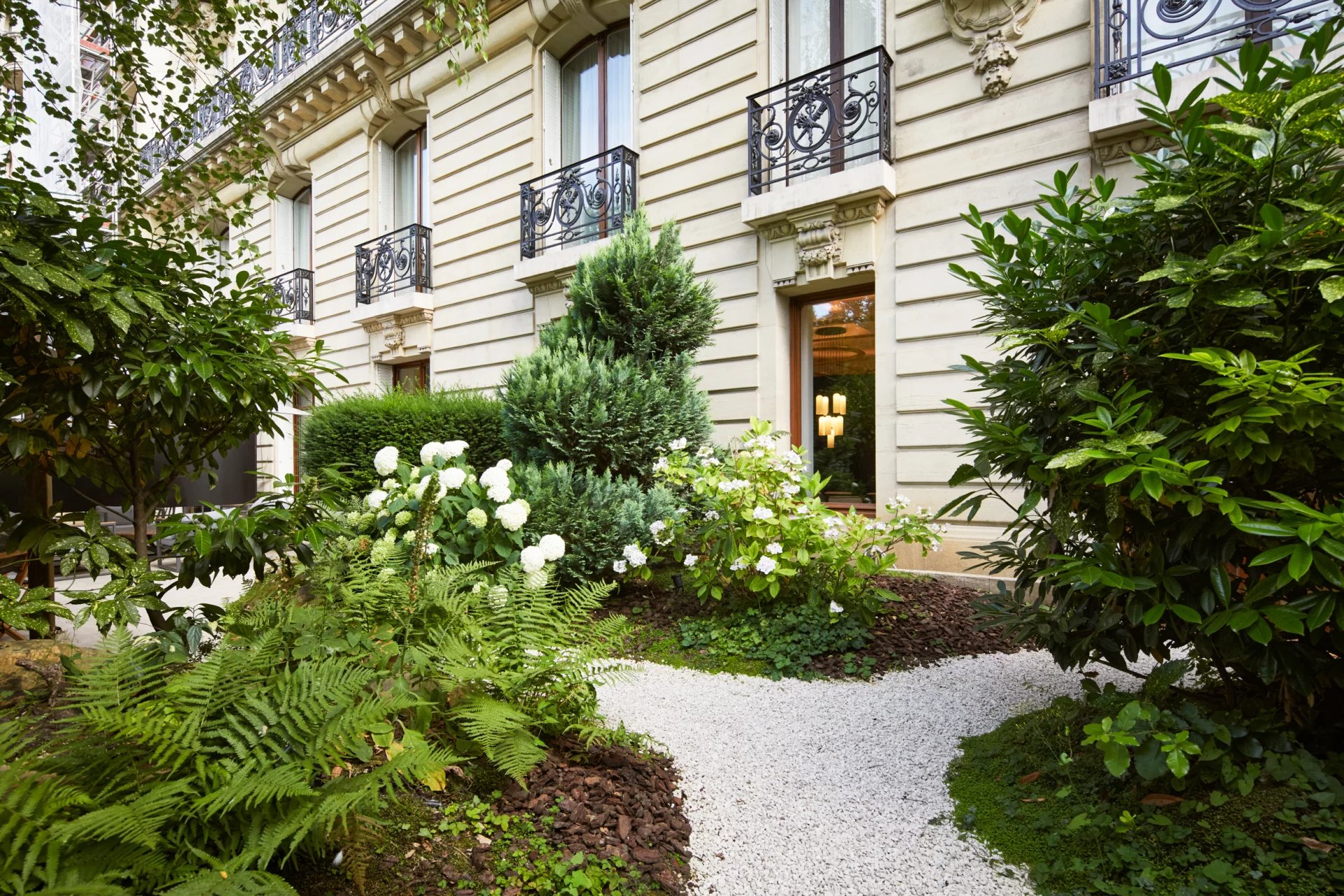Exceptional apartment renovated by renowned architect