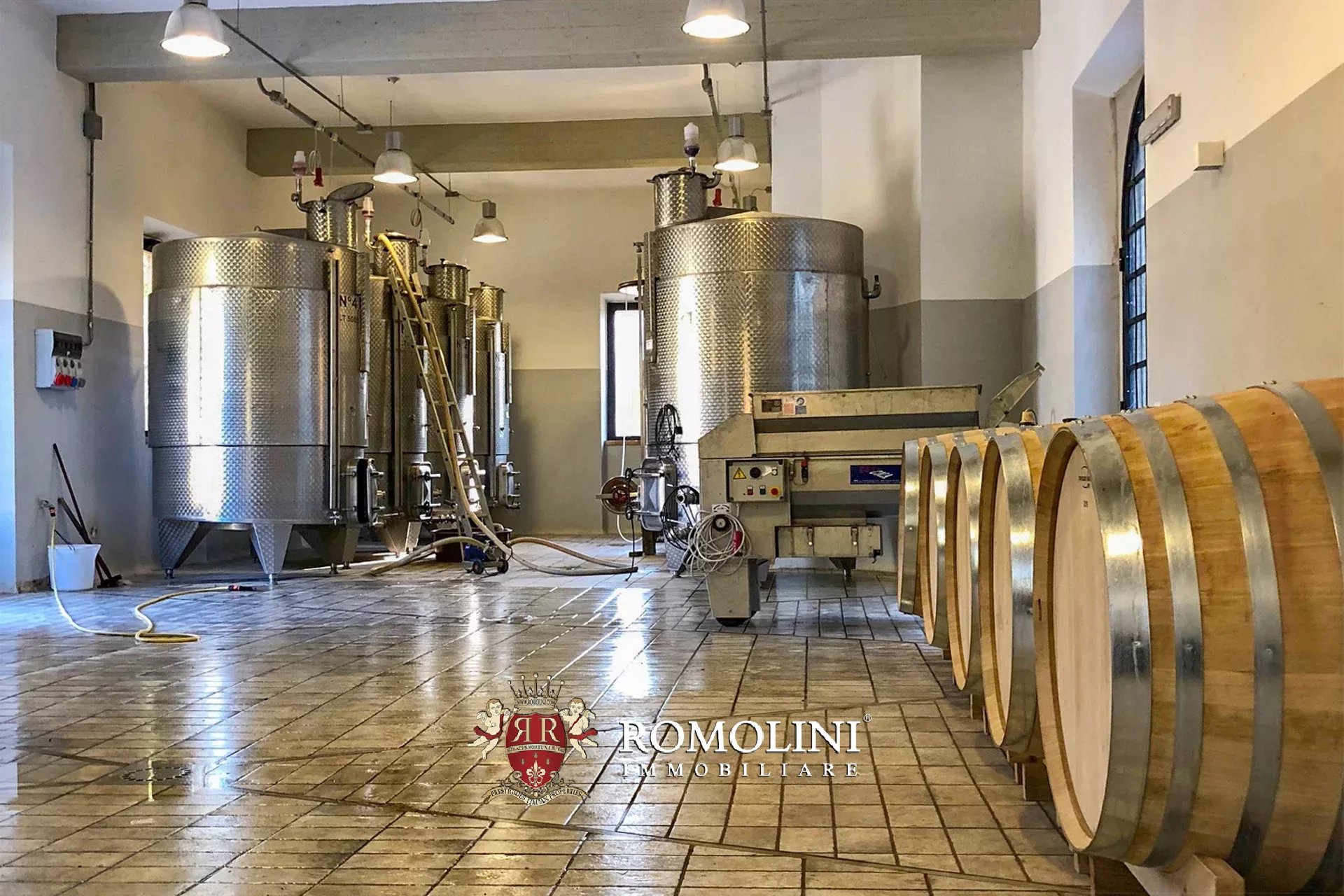8 Bedroom Vineyard's Image 13