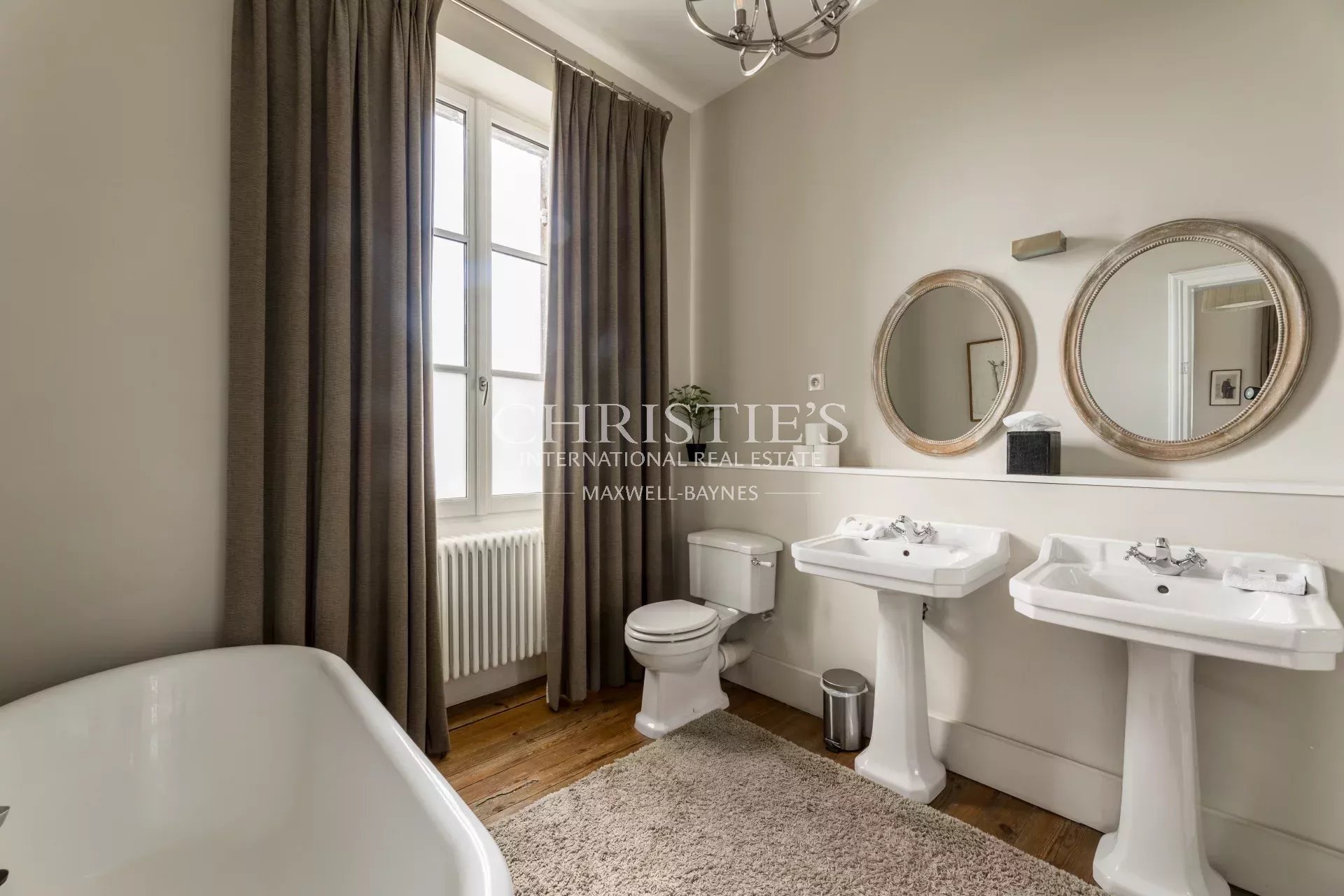 7 Bedroom Villa/Townhouse's Image 22