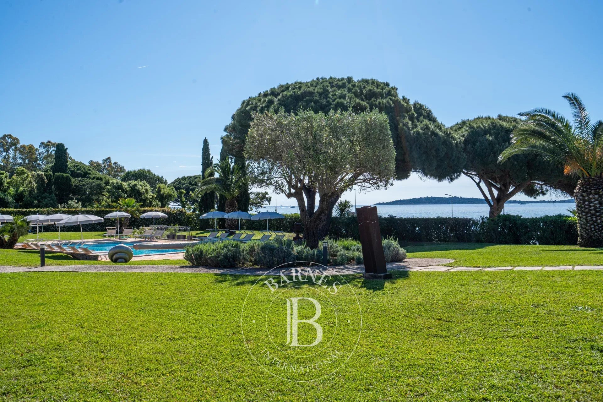 GRIMAUD - PROPRIÉTÉ DE PRESTIGE - VUE MER PANORAMIQUE