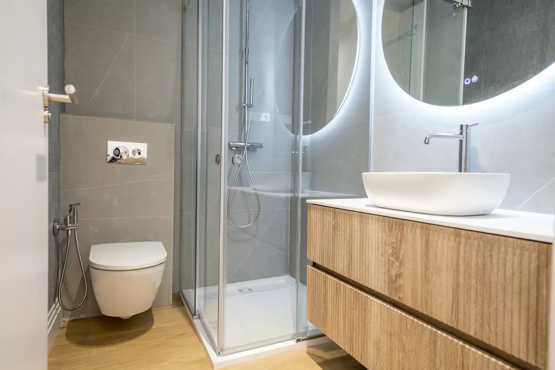 Appartement de Luxe Rénové avec Vue Imprenable sur la Fontaine de Neptune - picture 36