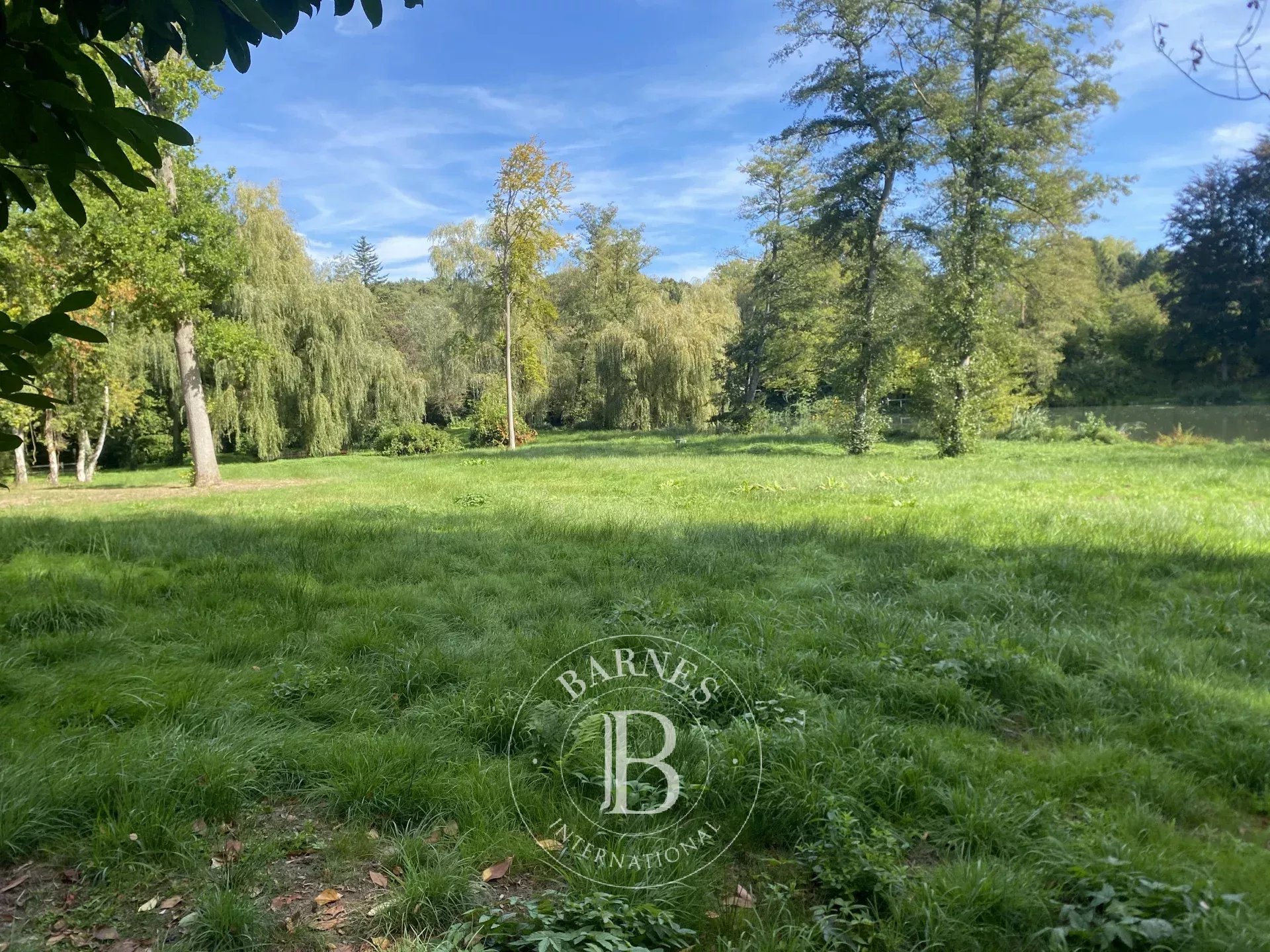 Exceptional plot with planning permission