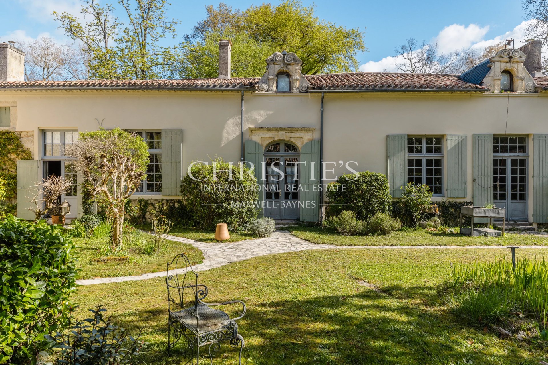 11 Bedroom Villa/Townhouse's Image 16