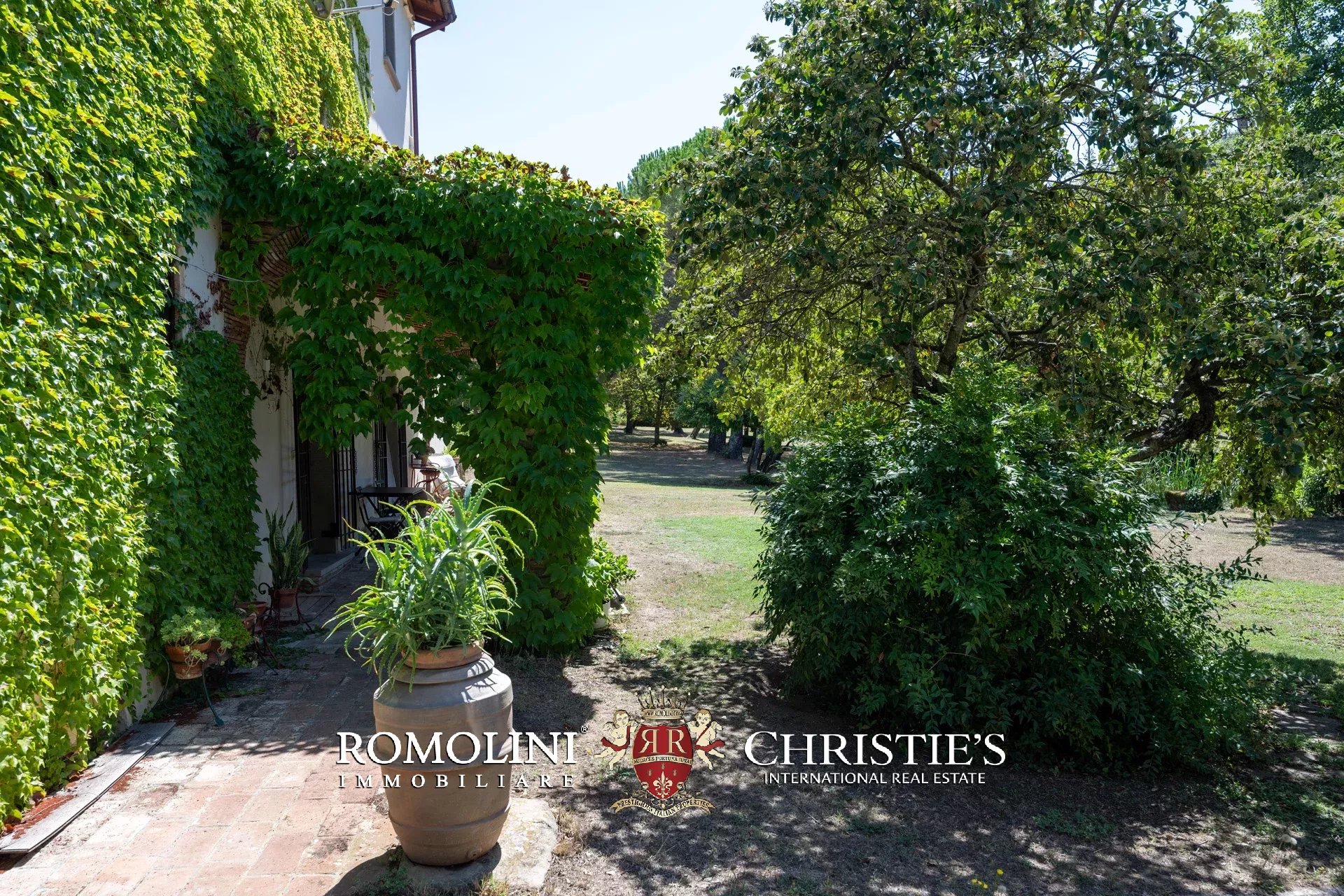 8 Bedroom Villa/Townhouse's Image 20