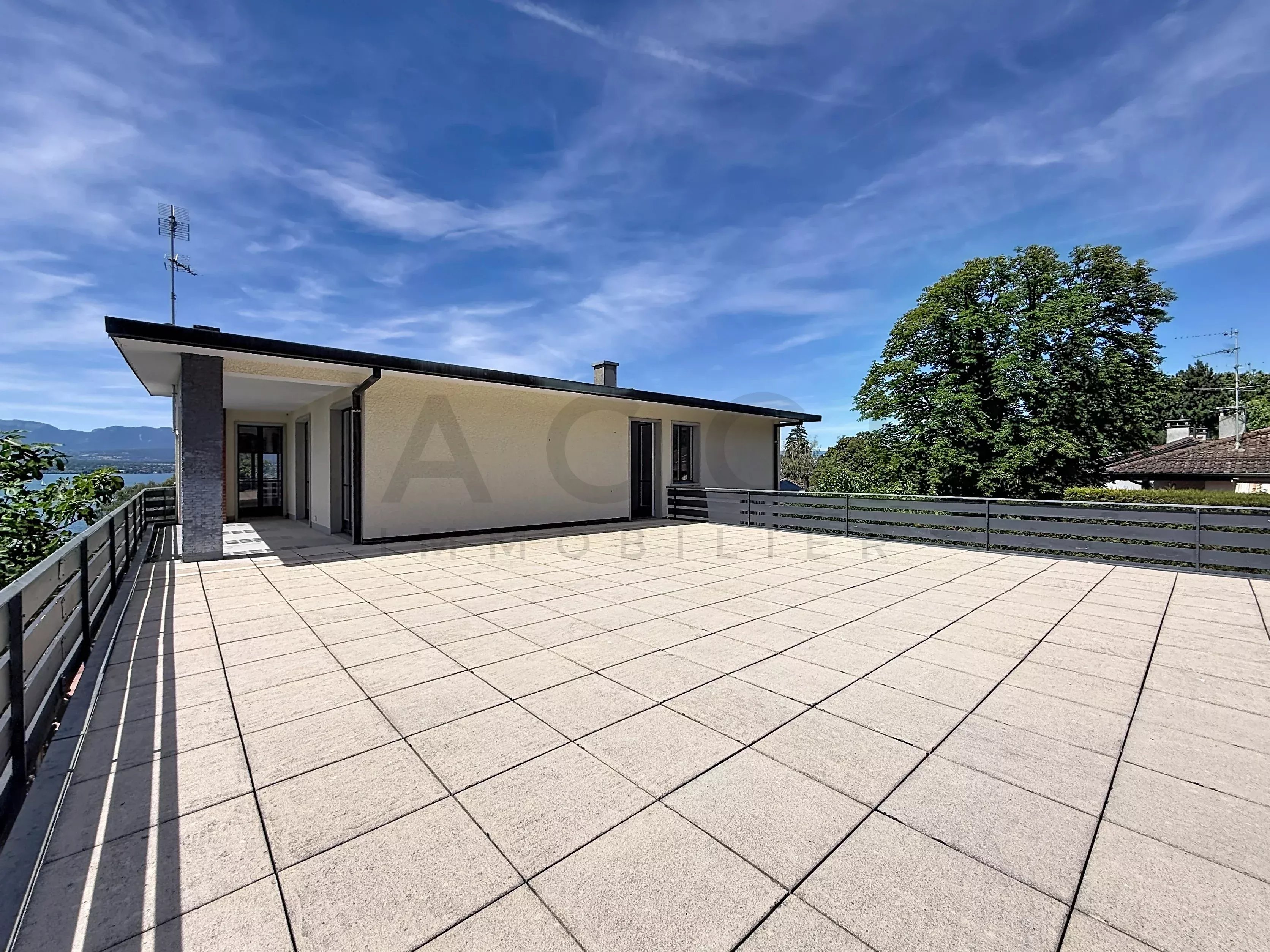 Magnifique villa avec vue panoramique et accès privé au lac – Anières (Genève)