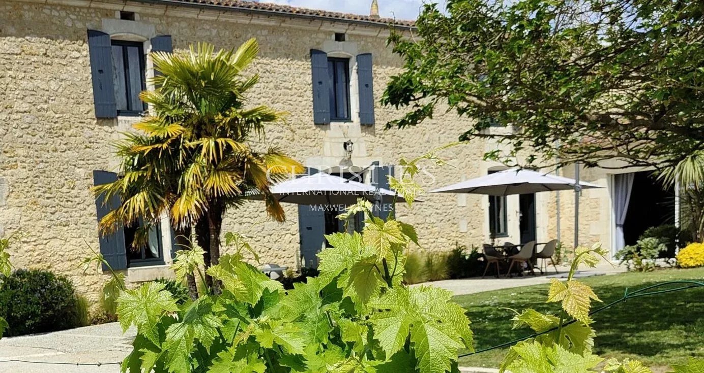 7 Bedroom Villa/Townhouse's Image 29