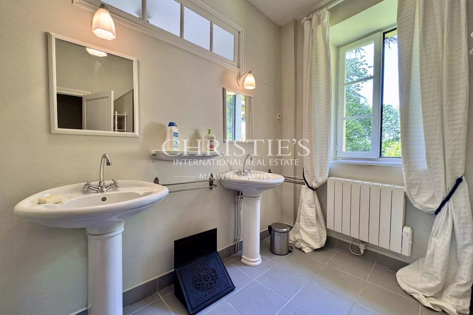 6 Bedroom Villa/Townhouse's Image 38