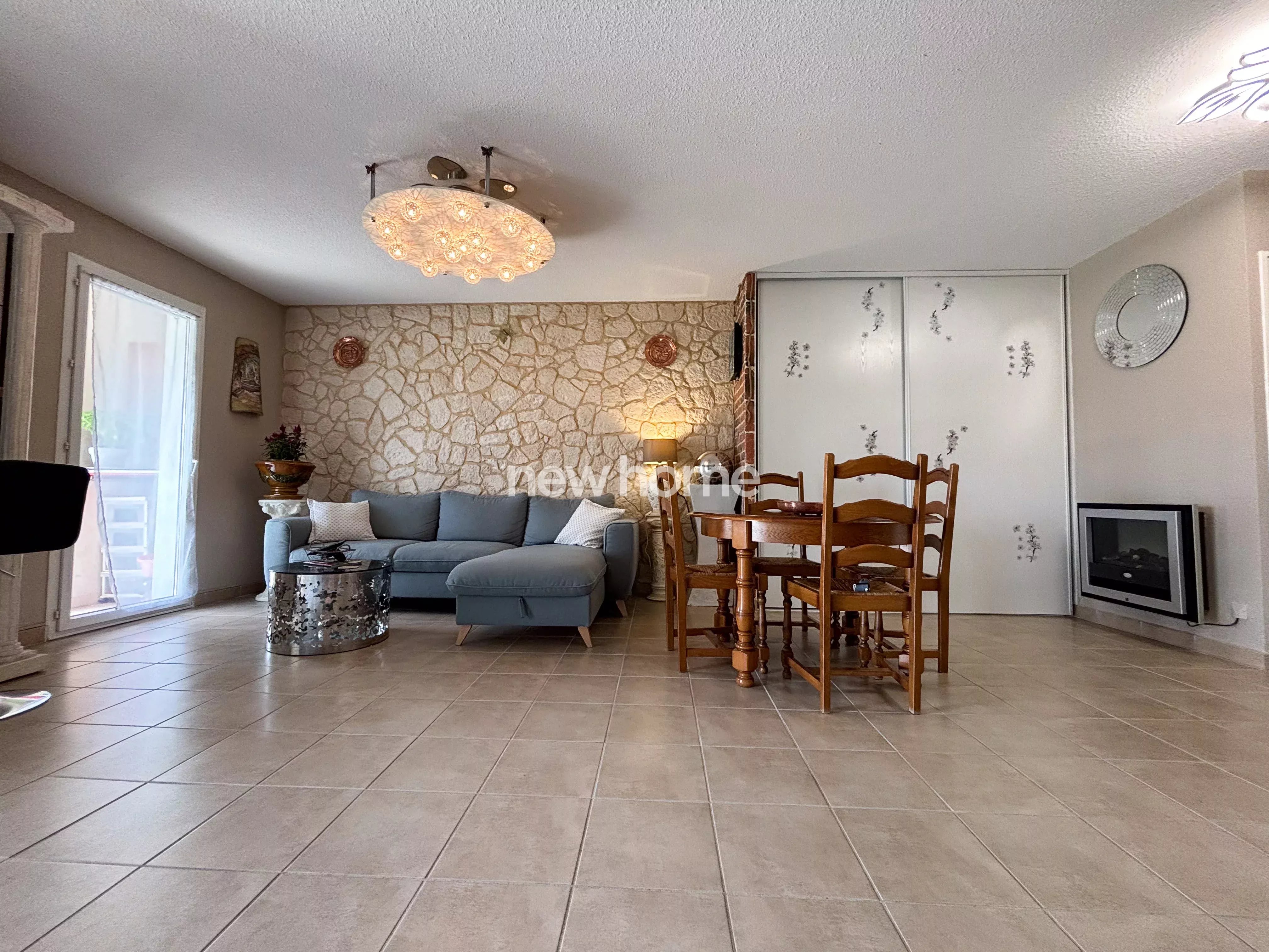 BEL APPARTEMENT EN DUPLEX AVEC TERRASSE