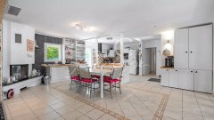 Single-storey villa with swimming pool on 5,000 m² of land — photo 7 of 7