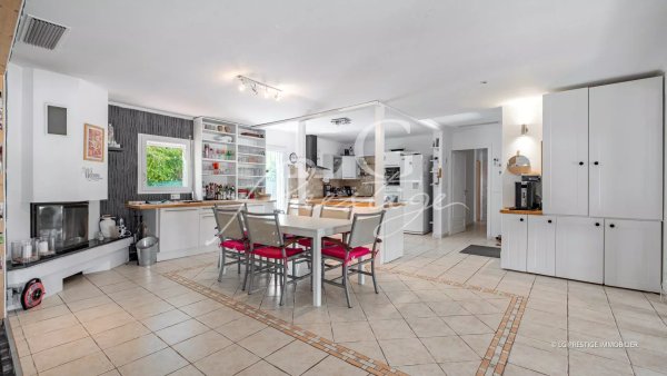 Single-storey villa with swimming pool on 5,000 m² of land — photo 7